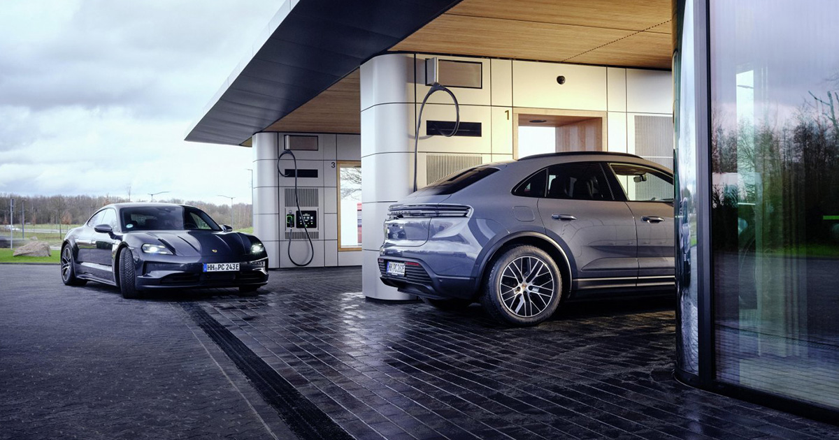 La "Charging Lounge" di Porsche - Un passo avanti verso un futuro sostenibile Porsche svela la sua nuova sala di ricarica: Innovazione nella mobilità elettrica