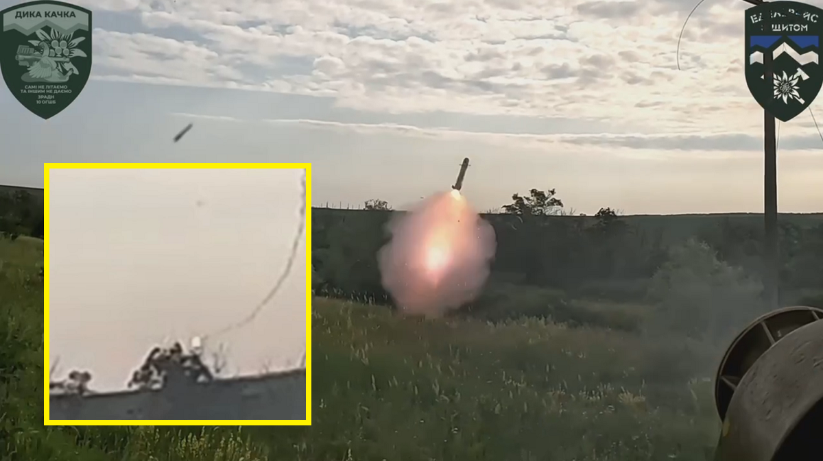 Artigliere antiaereo ucraino distrugge aereo d'attacco russo Su-25 con sistema di difesa aerea portatile Igla