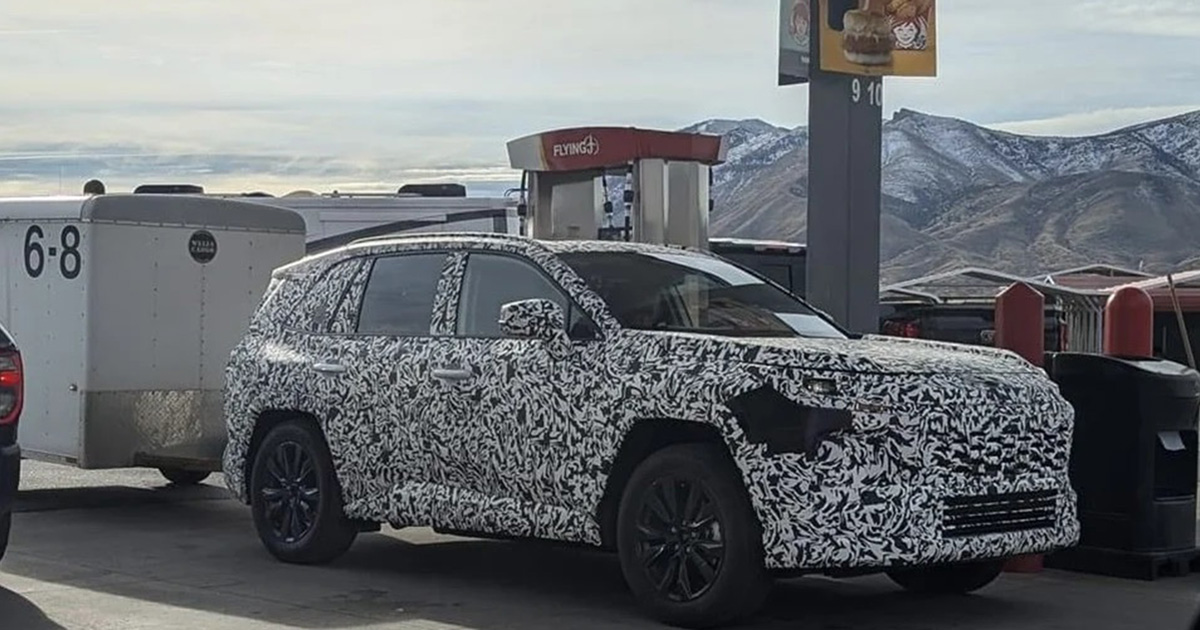 Prime indiscrezioni sulla prossima generazione di Toyota RAV4: innovazioni e cambiamenti Uno sguardo al futuro: come potrebbe essere la Toyota RAV4 del 2026