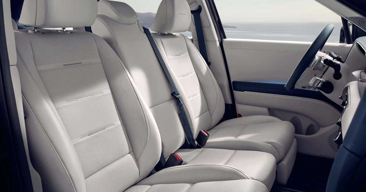 Spaziosa e confortevole: la fila anteriore a tre posti della nuova Hyundai Palisade La Hyundai Palisade di nuova generazione ha una prima fila di sedili a tre posti