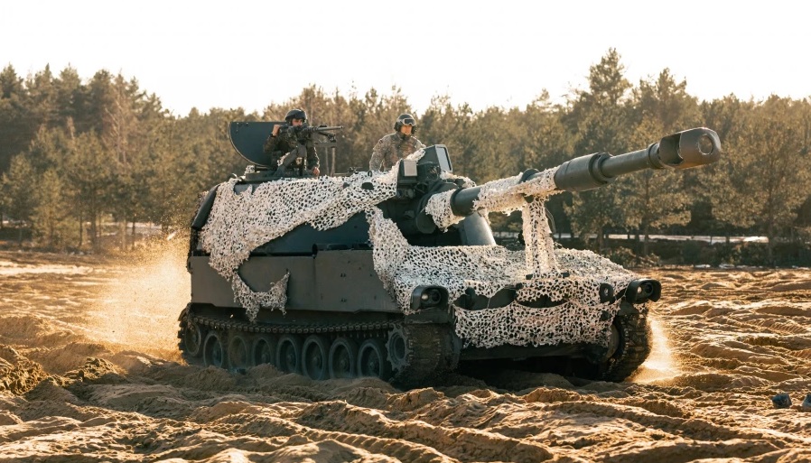 L'esercito spagnolo ha ordinato munizioni da 155 mm con una gittata di 40 km per gli obici M109A5 e SAIC 155/52 per un valore di 40,5 milioni di euro. L'esercito spagnolo ha ordinato munizioni da 155 mm con una gittata di 40 km per gli obici M109A5 e SAIC 155/52 per un valore di 40,5 milioni di euro.
