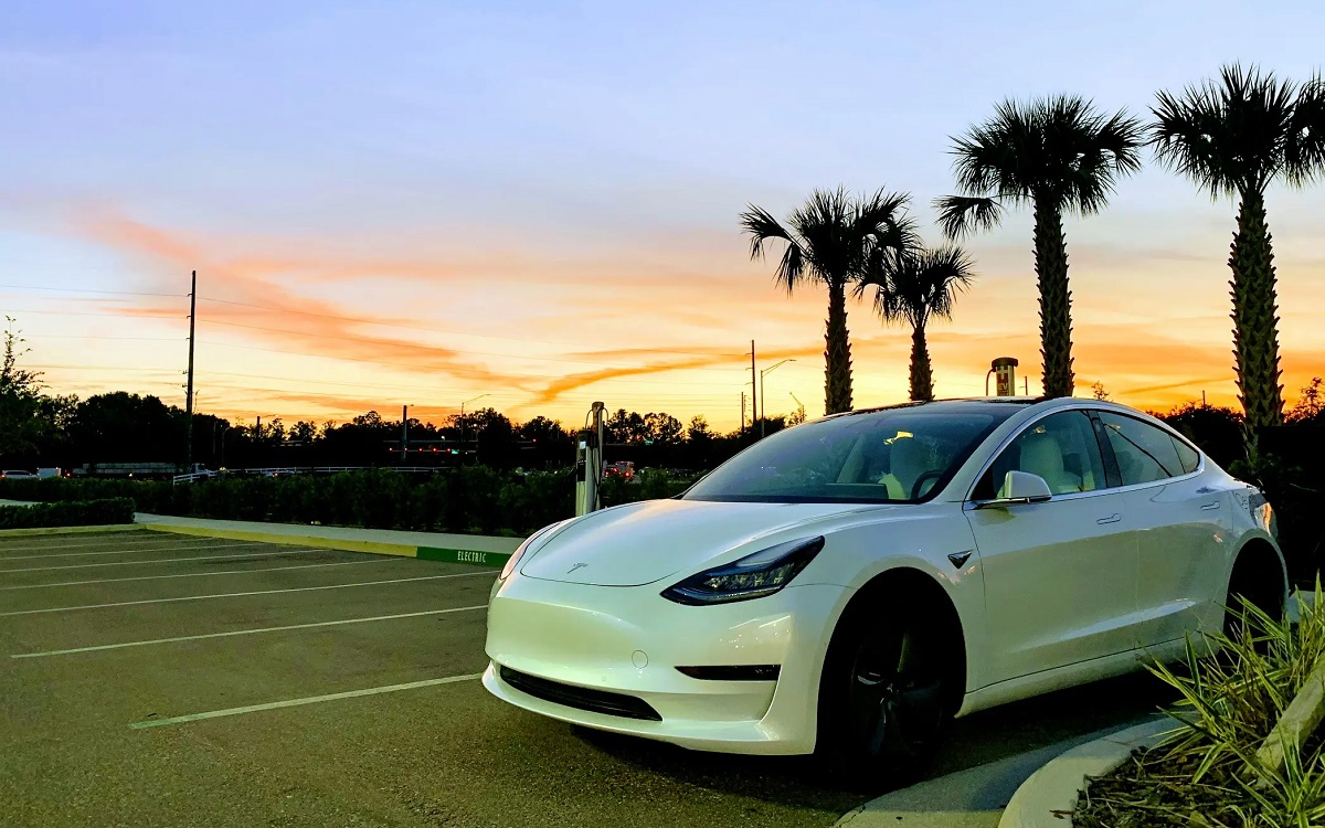 Tesla Model 3 costa già meno della Toyota Camry - I californiani possono acquistare un'auto elettrica per 25.240 dollari Tesla Model 3 costa già meno della Toyota Camry - I californiani possono acquistare un'auto elettrica per 25.240 dollari