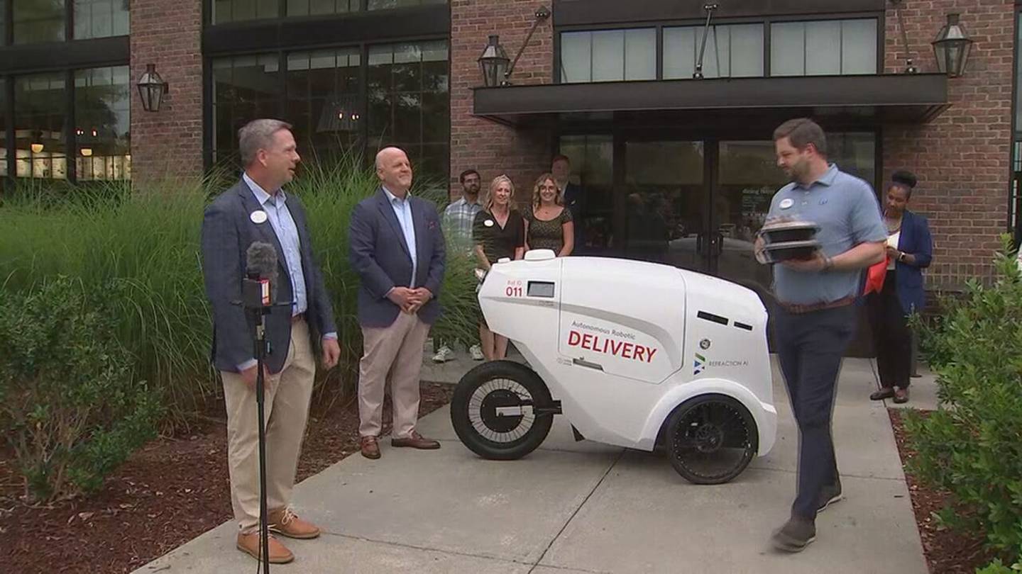 Il fast food americano lancia la sperimentazione di un robot corriere