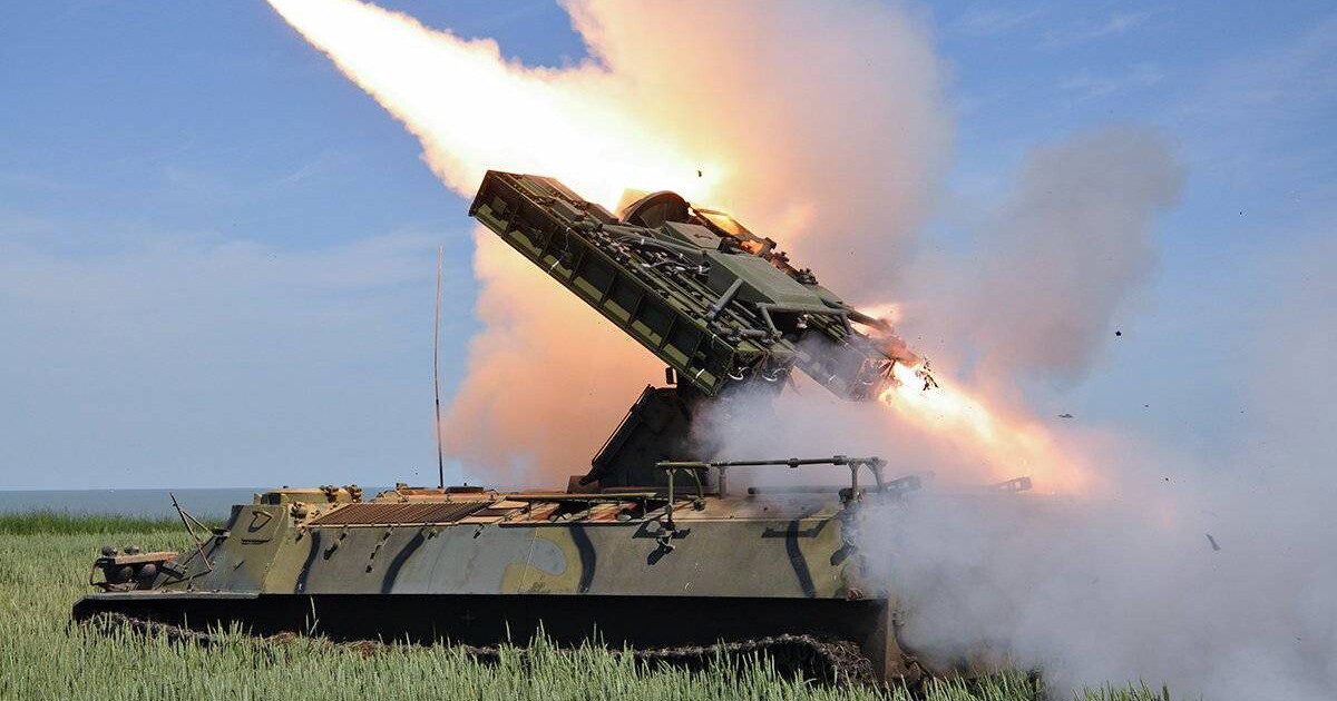 Le forze armate ucraine mostrano come il sistema missilistico terra-aria Strela-10 distrugge i droni russi