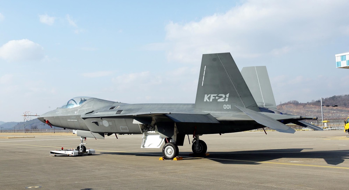La Repubblica di Corea potrebbe ridurre il primo lotto di caccia KF-21 Boramae da 40 a 20 esemplari. La Repubblica di Corea potrebbe ridurre il primo lotto di caccia KF-21 Boramae da 40 a 20 esemplari.
