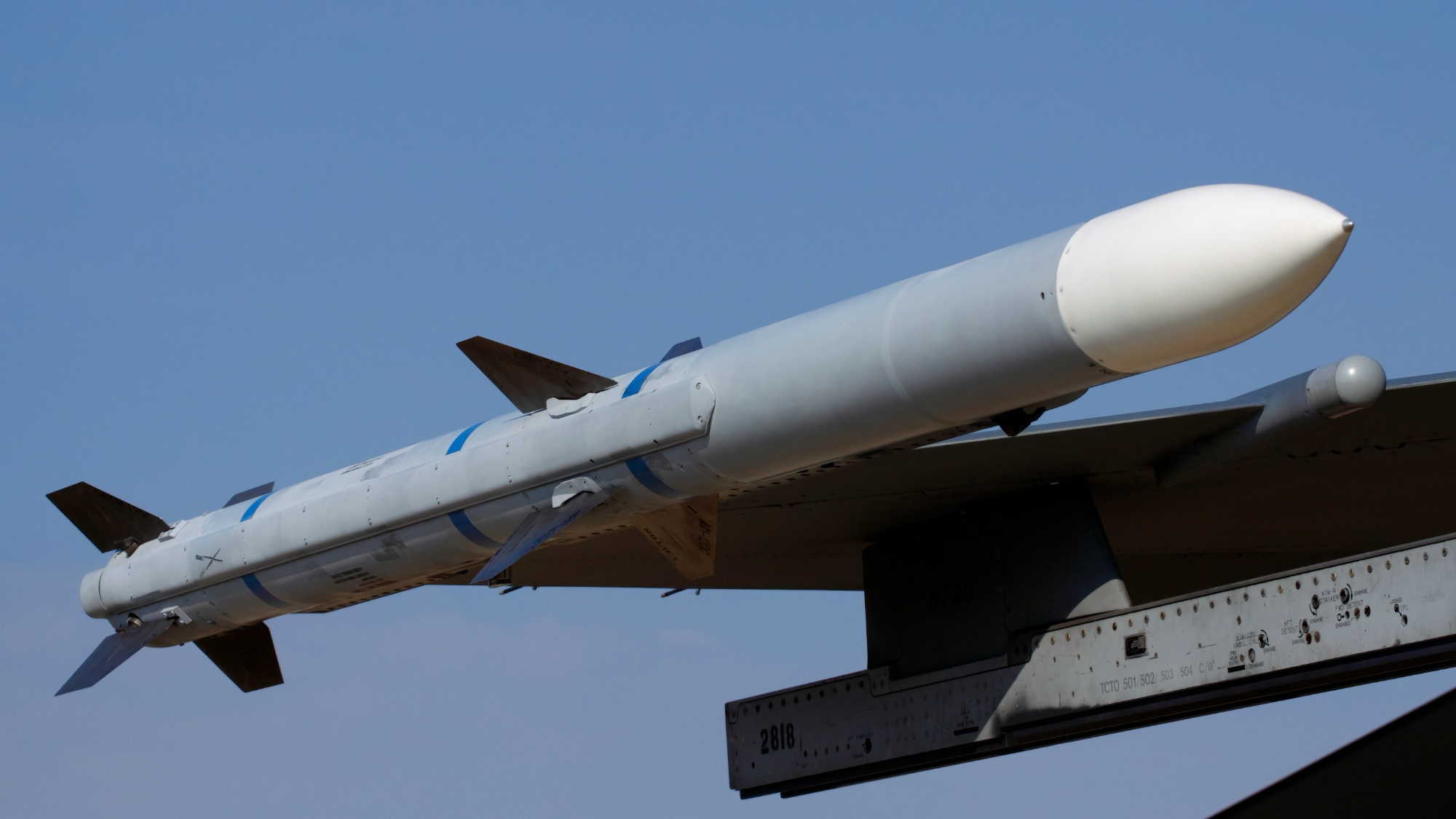 Gli Stati Uniti hanno ordinato a Raytheon i missili AIM-120 AMRAAM, alcuni dei quali saranno trasferiti all'Ucraina e ad altri alleati. Gli Stati Uniti hanno ordinato a Raytheon i missili AIM-120 AMRAAM, alcuni dei quali saranno trasferiti all'Ucraina e ad altri alleati.