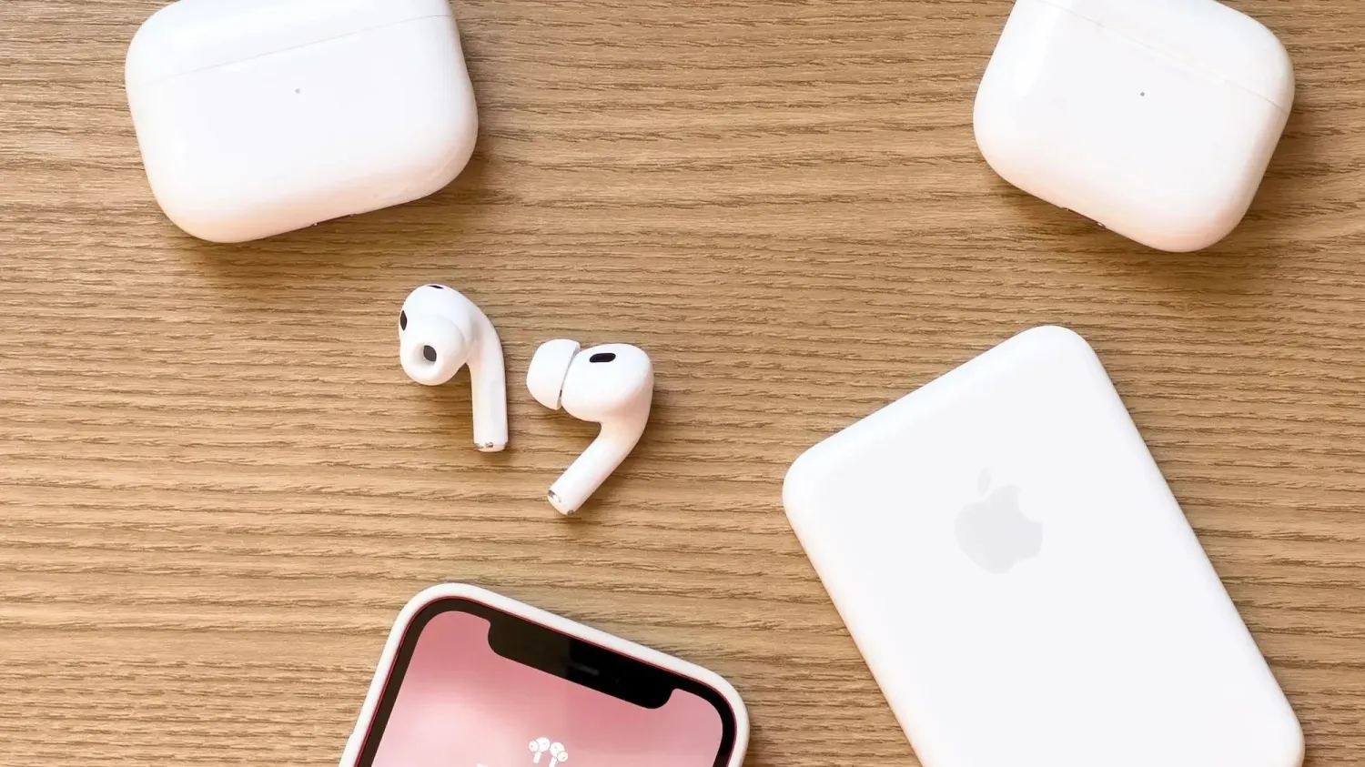 Apple ha rilasciato un nuovo aggiornamento per gli AirPods Pro 2 Apple ha rilasciato un nuovo aggiornamento per gli AirPods Pro 2