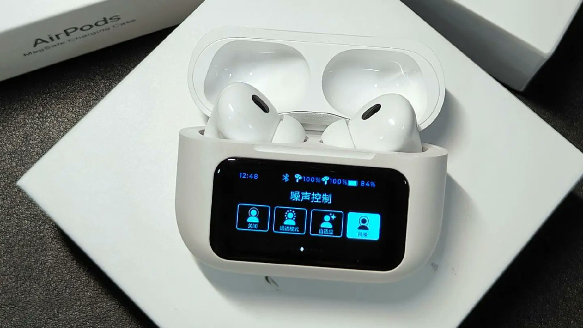 Apple non ci è riuscita, ci hanno pensato i cinesi: sono stati creati dei falsi AirPods con un display OLED Apple non ci è riuscita, ci hanno pensato i cinesi: sono stati creati dei falsi AirPods con un display OLED