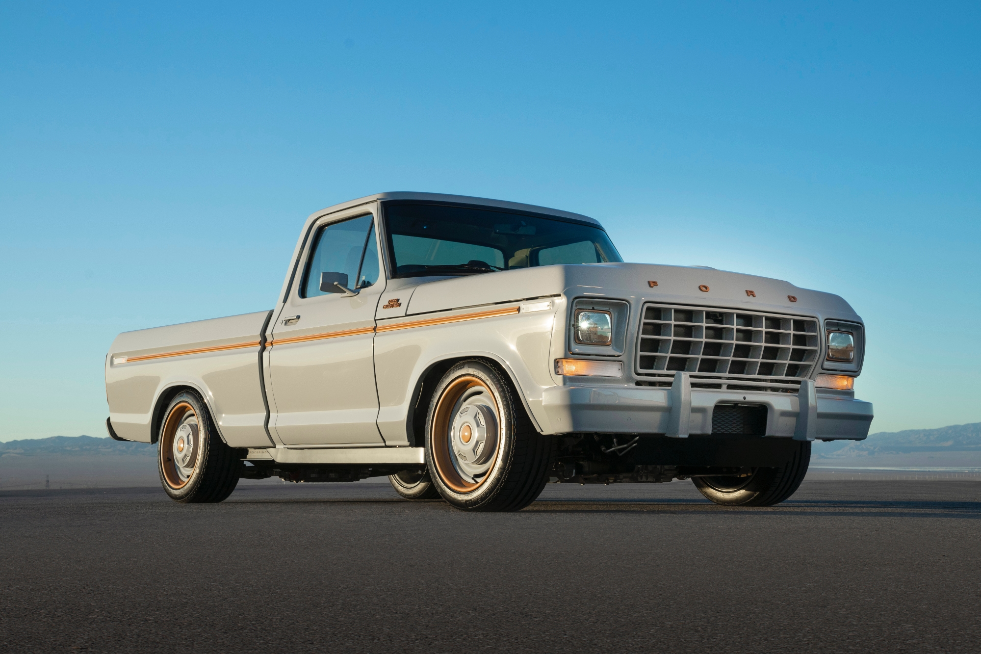 Ford ha svelato un motore che aiuterà a trasformare qualsiasi auto in un'auto elettrica Ford ha svelato un motore che aiuterà a trasformare qualsiasi auto in un'auto elettrica