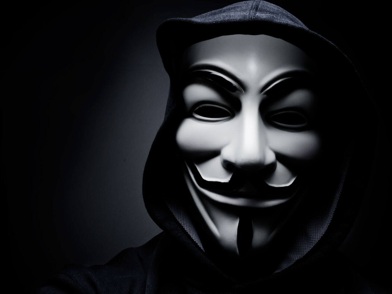 Gli hacker di Anonymous hanno dichiarato una guerra informatica alla Federazione Russa: la musica ucraina viene trasmessa sui canali televisivi russi Gli hacker di Anonymous hanno dichiarato una guerra informatica alla Federazione Russa: la musica ucraina viene trasmessa sui canali televisivi russi
