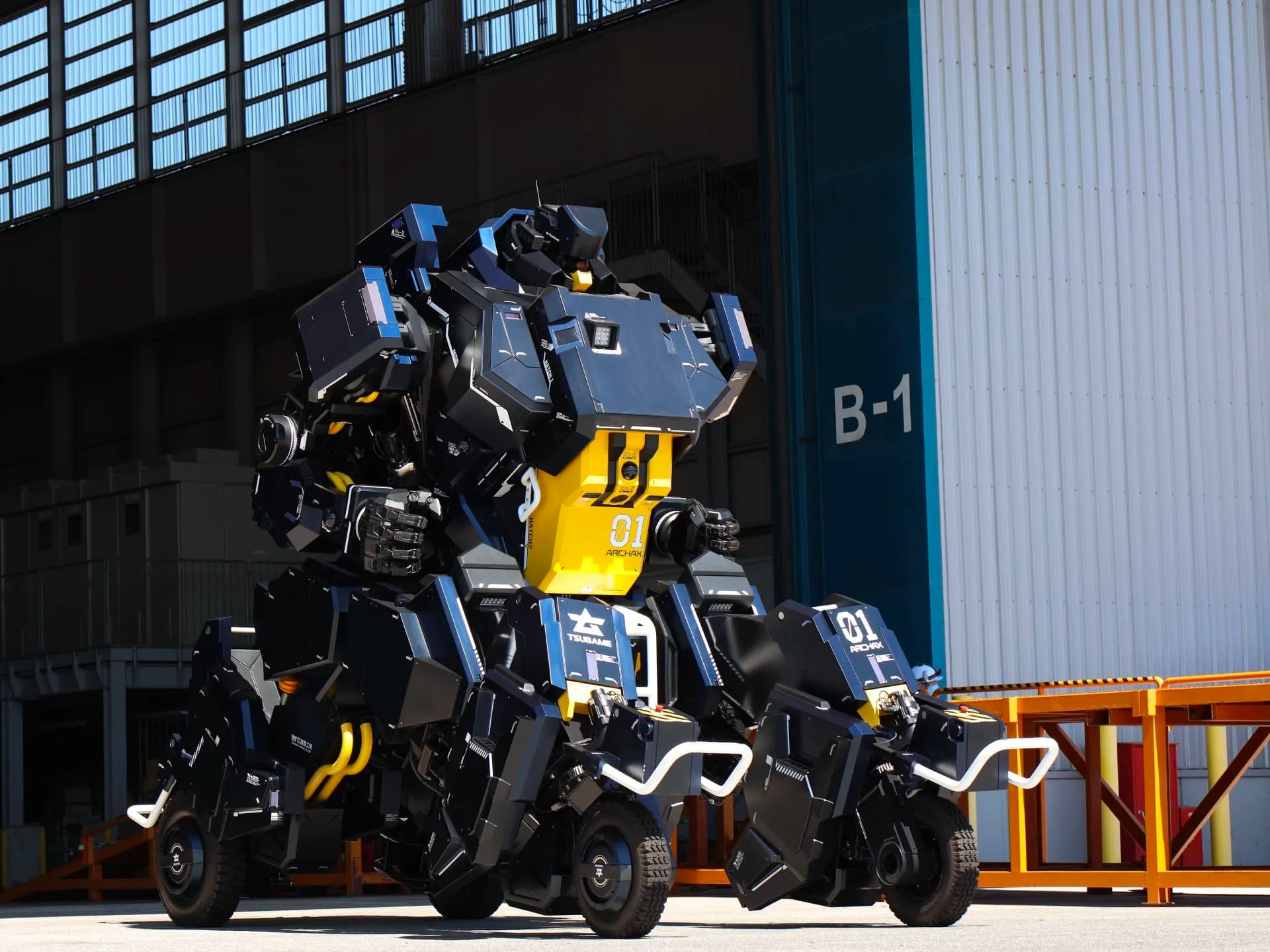 Tsubame Industries ha mostrato in azione il robot trasformatore con equipaggio Archax 01 (video) Tsubame Industries ha mostrato in azione il robot trasformatore con equipaggio Archax 01 (video)