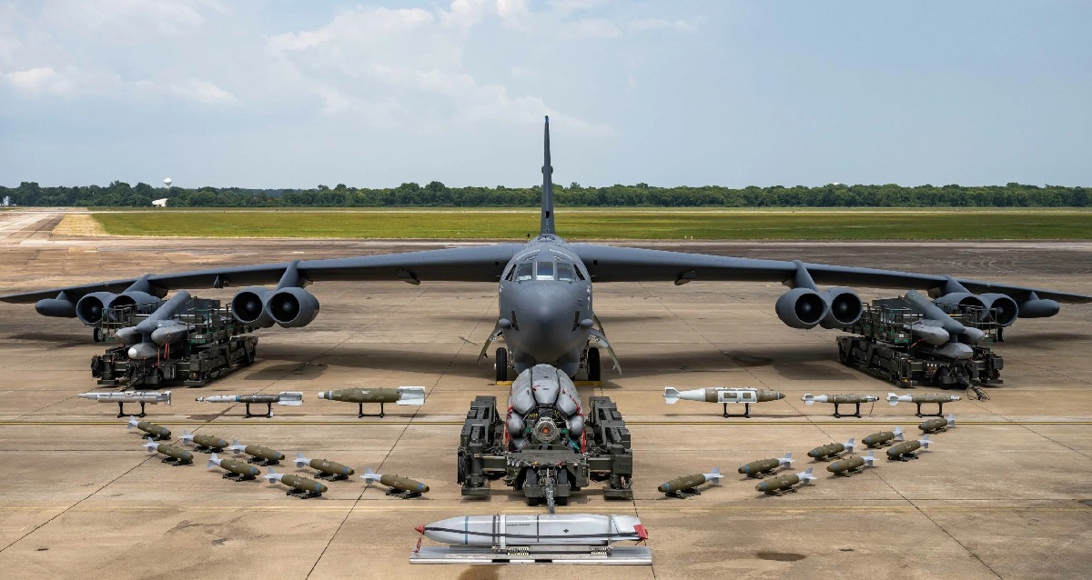 Raytheon ha consegnato il primo radar phased array attivo per modernizzare il bombardiere nucleare B-52 Stratofortress Raytheon ha consegnato il primo radar phased array attivo per modernizzare il bombardiere nucleare B-52 Stratofortress