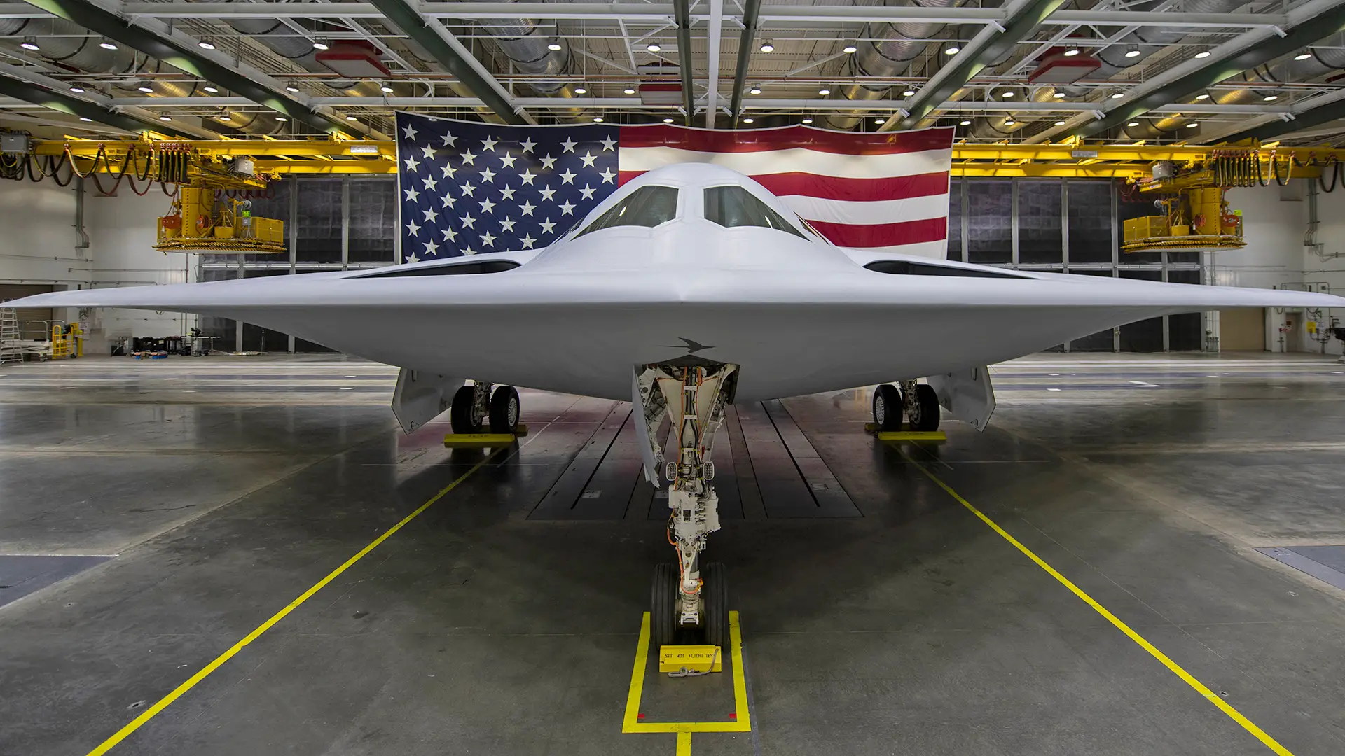 Telecamere senza zoom, mantenimento della distanza, niente iPhone e orologi intelligenti: come è stato presentato il bombardiere nucleare B-21 Raider Telecamere senza zoom, mantenimento della distanza, niente iPhone e orologi intelligenti: come è stato presentato il bombardiere nucleare B-21 Raider
