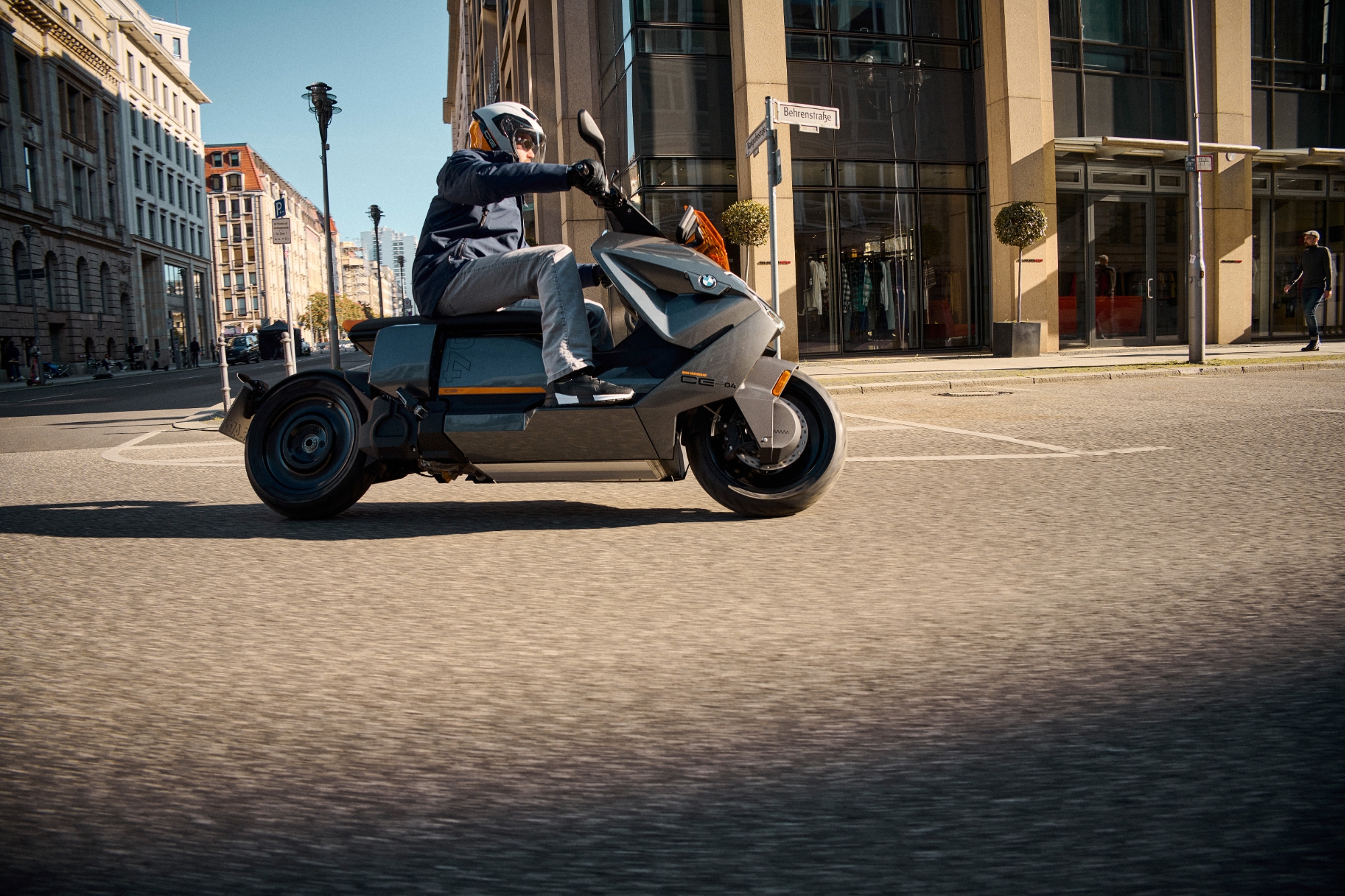 BMW lancia la produzione di massa dello scooter elettrico Motorrad CE 04 con un'autonomia di 130 km e un'accelerazione a 50 km/h in 2,6 secondi BMW lancia la produzione di massa dello scooter elettrico Motorrad CE 04 con un'autonomia di 130 km e un'accelerazione a 50 km/h in 2,6 secondi