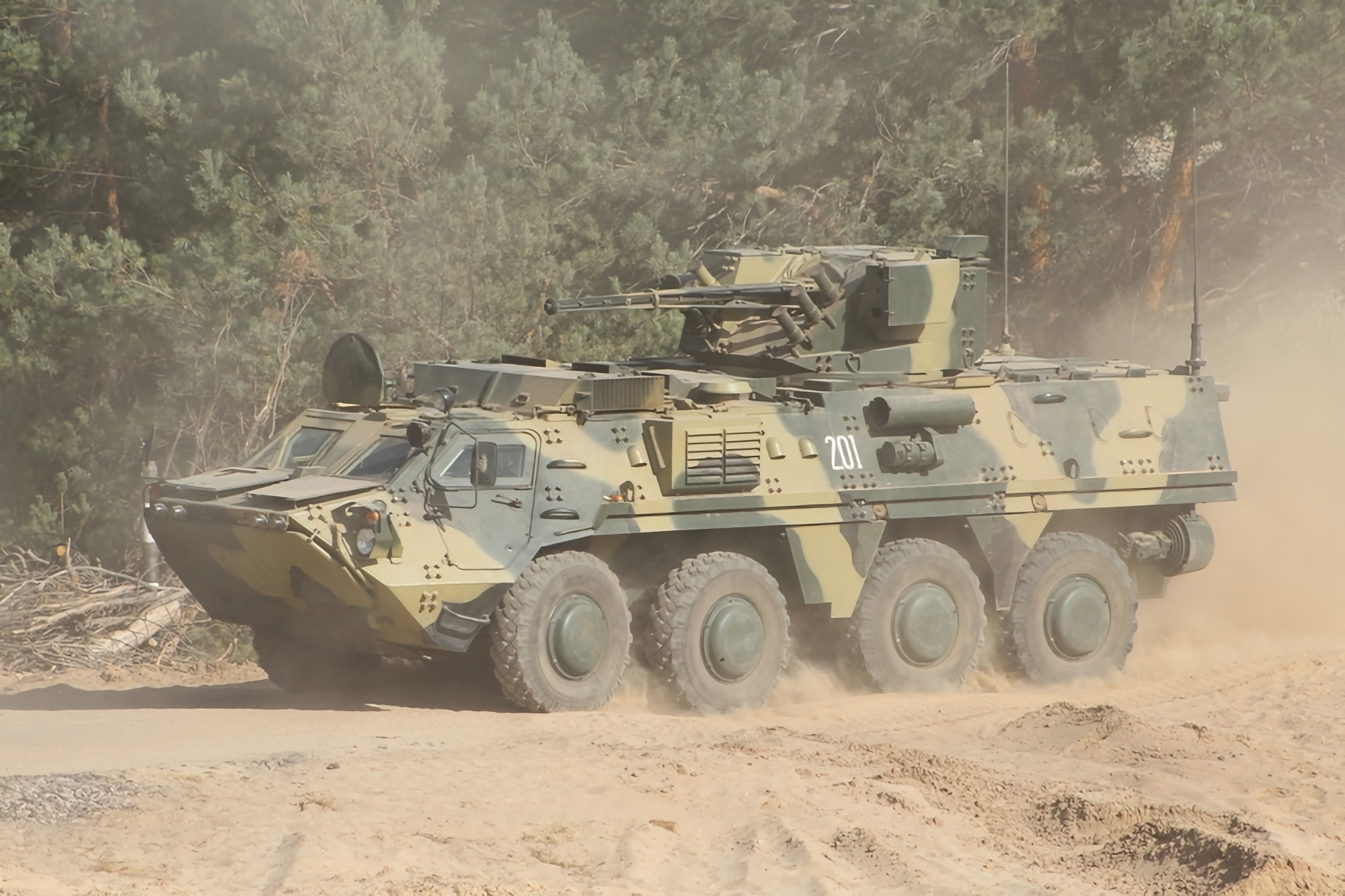 Video spettacolare: l'AFU ha mostrato BTR-4 "Bucephalus" con un cannone da 30 mm 2A72 che sparava contro il nemico Video spettacolare: l'AFU ha mostrato BTR-4 "Bucephalus" con un cannone da 30 mm 2A72 che sparava contro il nemico