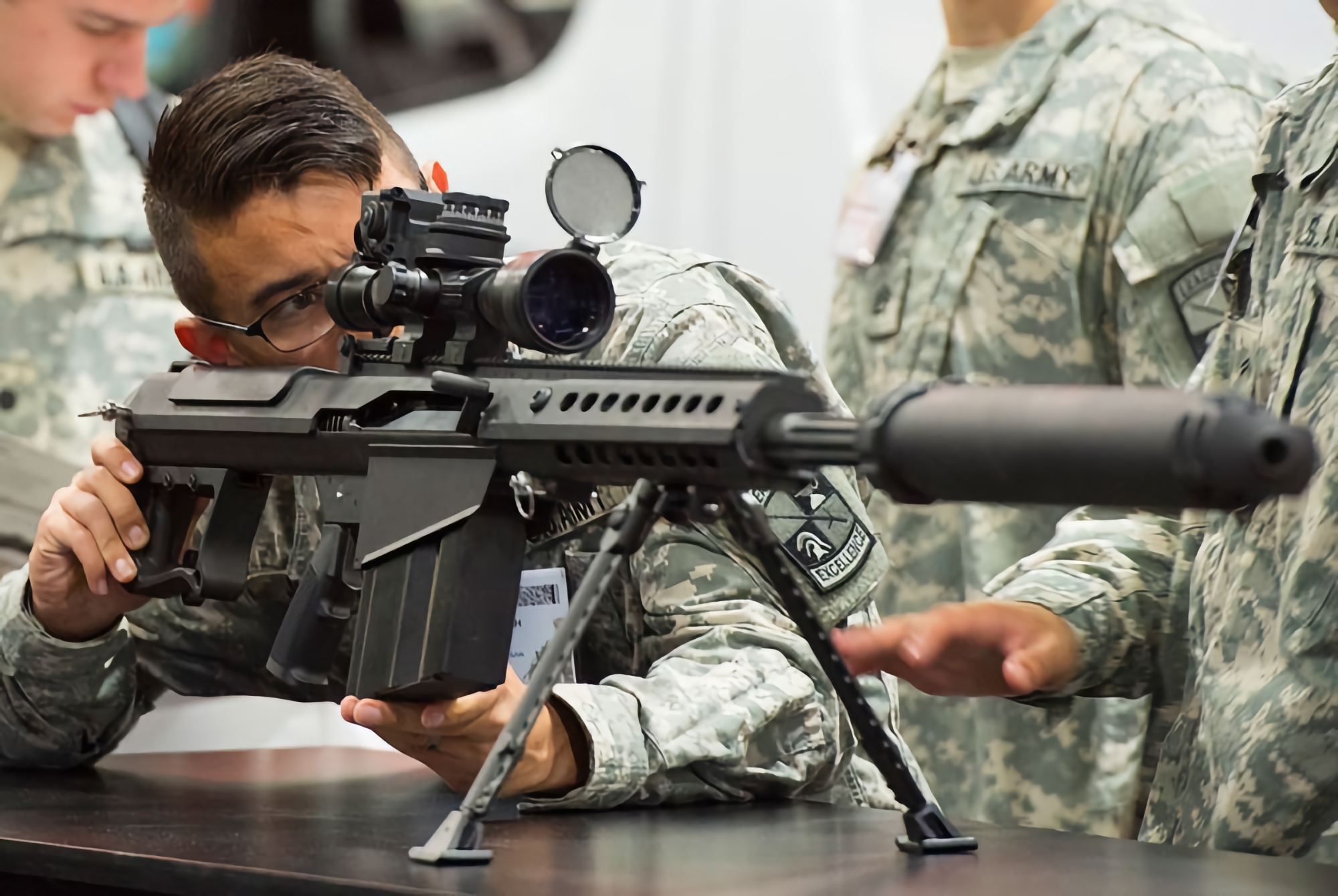 Le forze armate ucraine si stanno allenando per sparare dai fucili di precisione americani Barrett M107A1 a 1800 metri (video) Le forze armate ucraine si stanno allenando per sparare dai fucili di precisione americani Barrett M107A1 a 1800 metri (video)