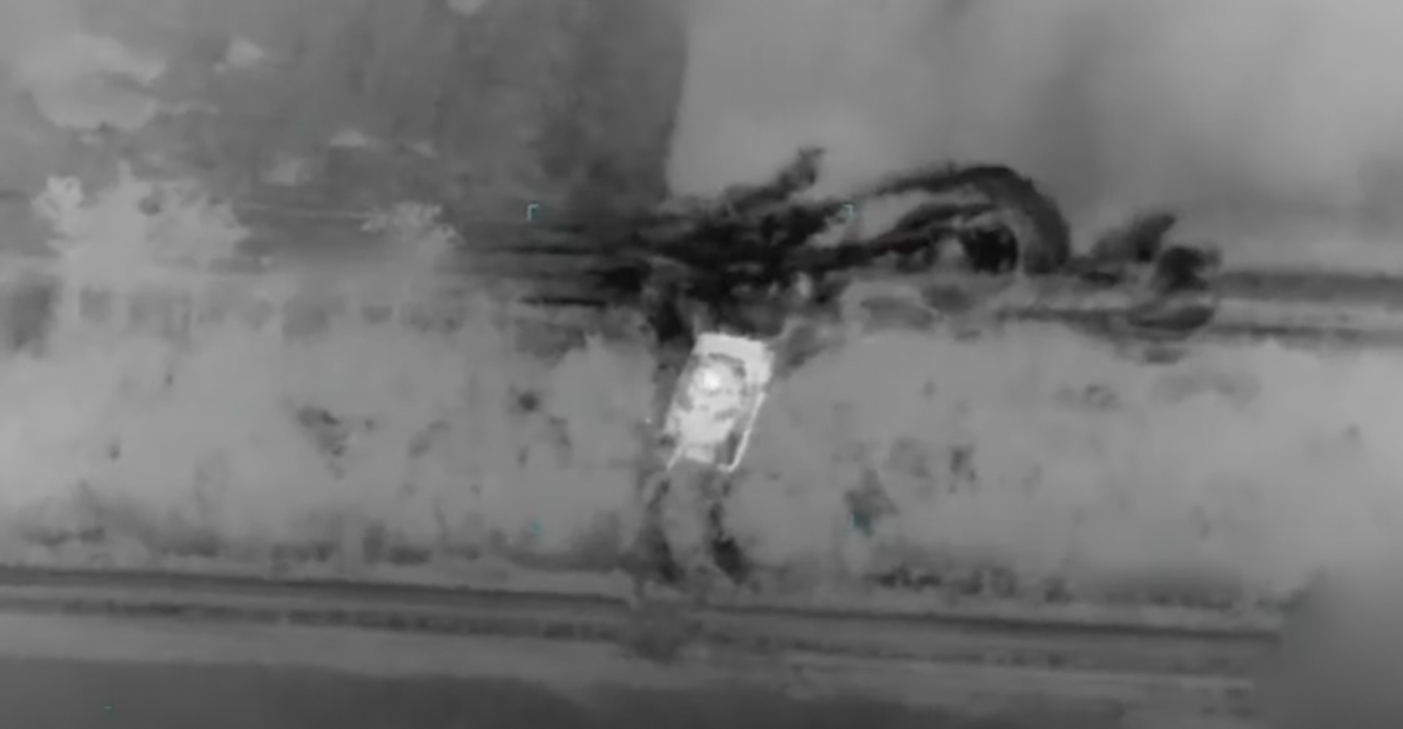 Un'altra opera di Bayraktar TB2: l'AFU ha distrutto i carri armati russi con l'aiuto di un UAV turco (video) Un'altra opera di Bayraktar TB2: l'AFU ha distrutto i carri armati russi con l'aiuto di un UAV turco (video)