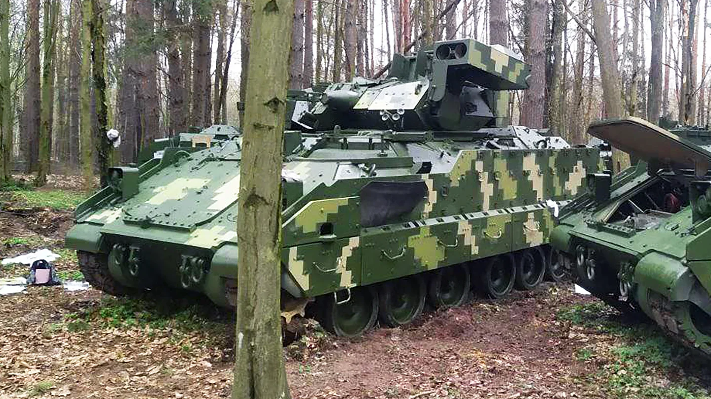 L'M2 Bradley è sopravvissuto a un razzo BM-21 Grad MLRS e ha salvato la vita ai militari ucraini.