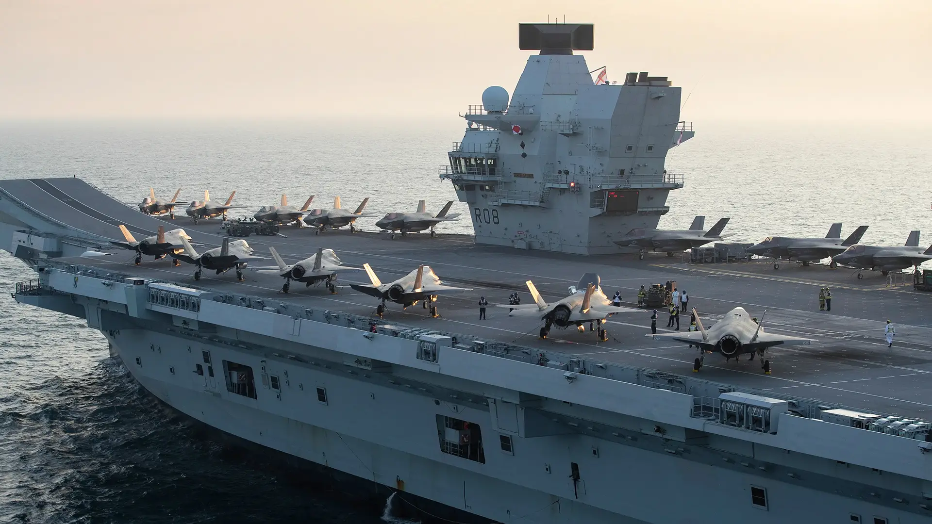 La Royal Navy vuole dotare la portaerei Queen Elizabeth di catapulte e droni per la rifinitura aerea La Royal Navy vuole dotare la portaerei Queen Elizabeth di catapulte e droni per la rifinitura aerea