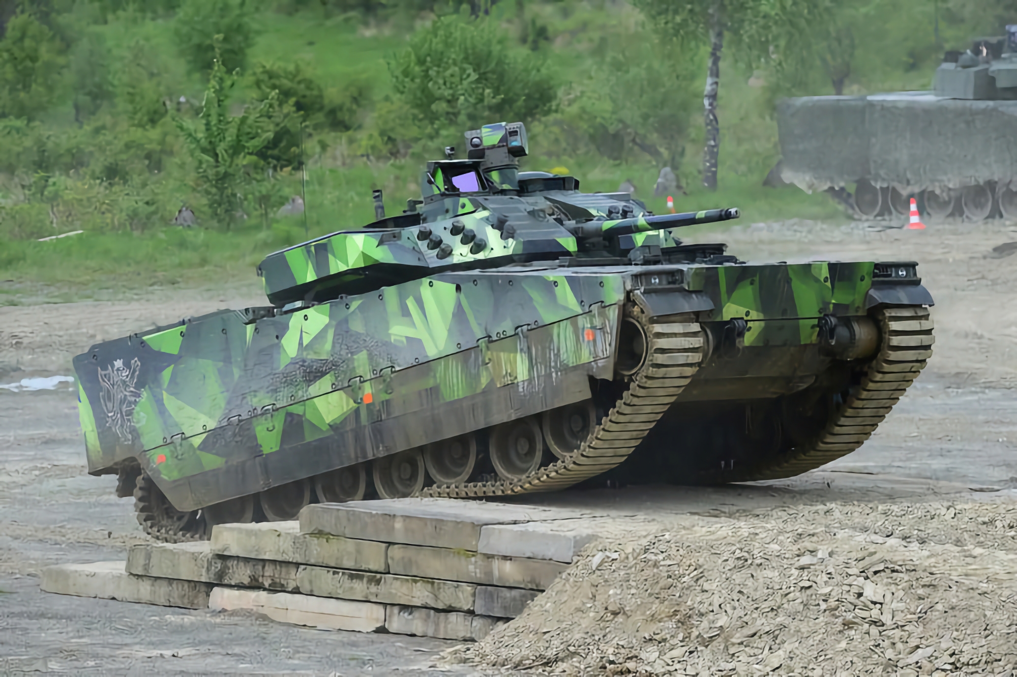 Media: L'Ucraina vuole acquistare 1.000 veicoli da combattimento di fanteria svedesi CV90, un progetto da realizzare insieme a Repubblica Ceca e Slovacchia Media: L'Ucraina vuole acquistare 1.000 veicoli da combattimento di fanteria svedesi CV90, un progetto da realizzare insieme a Repubblica Ceca e Slovacchia