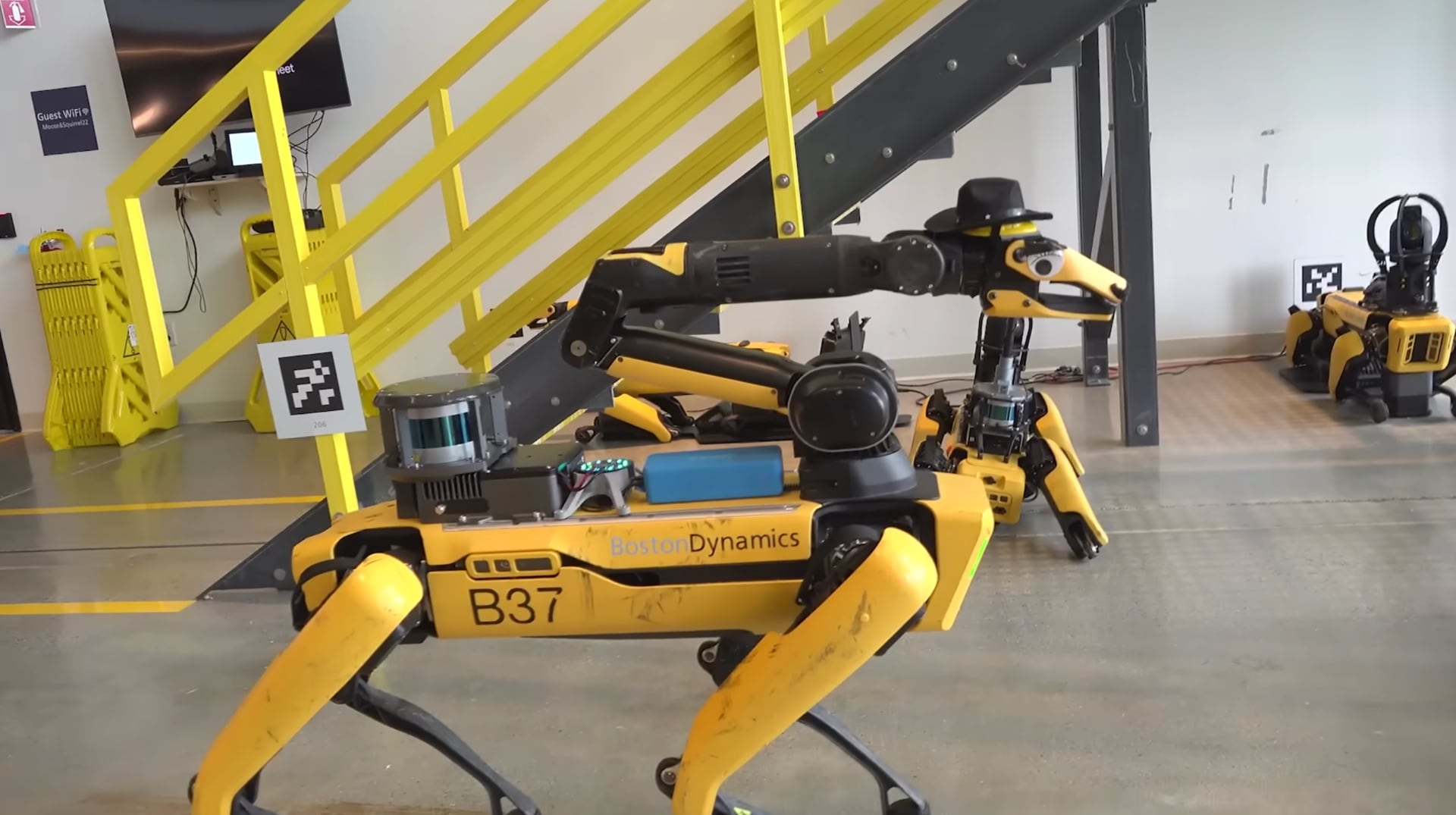 Boston Dynamics insegna al robot Spot a parlare (sì, con ChatGPT e altri modelli AI) - video Boston Dynamics insegna al robot Spot a parlare (sì, con ChatGPT e altri modelli AI) - video
