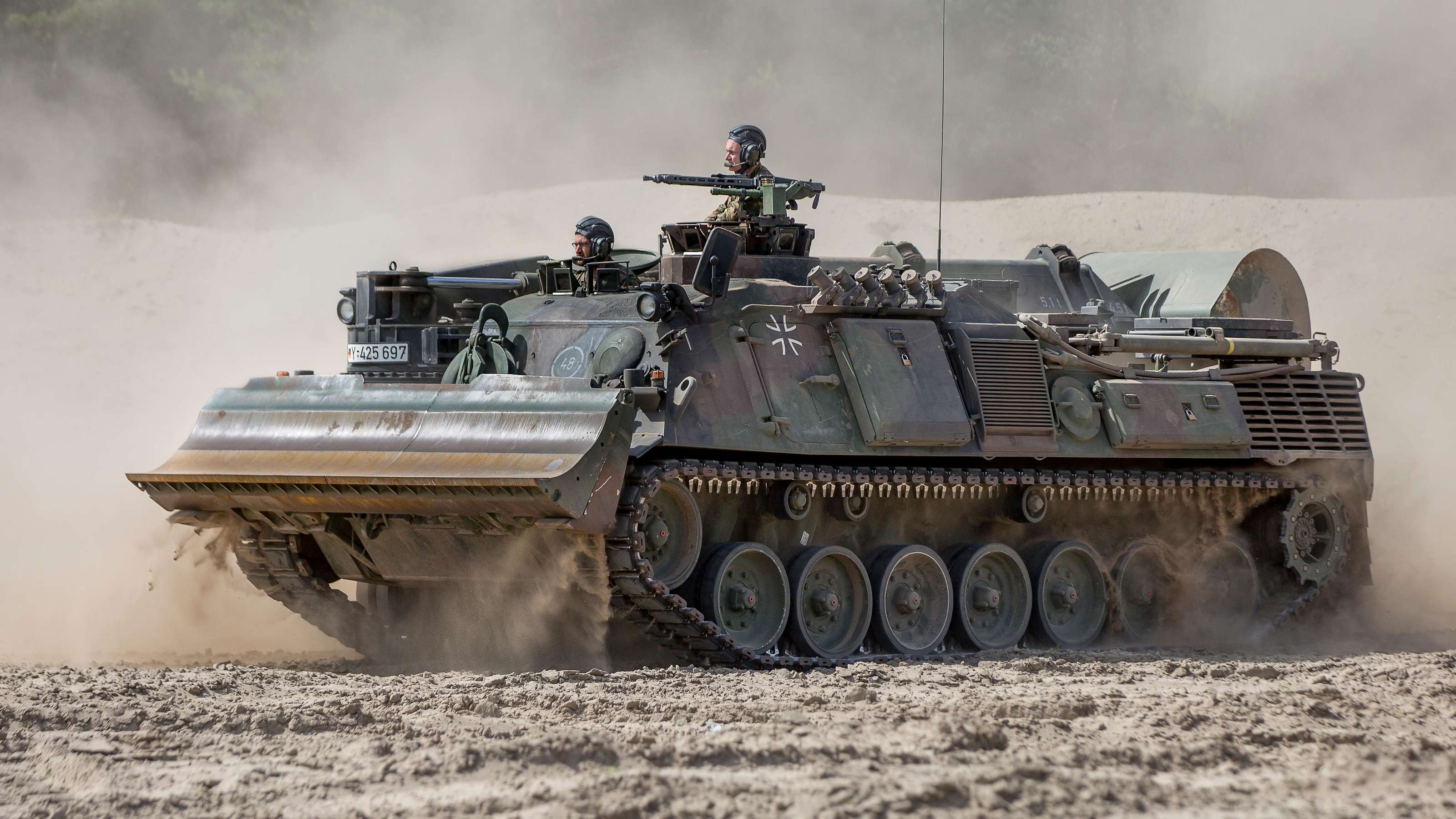Ricambi per carri armati Leopard e BMP Marder, veicoli d'ingegneria Dachs e mitragliatrici MG3: La Germania consegna all'Ucraina un nuovo pacchetto di aiuti militari Ricambi per carri armati Leopard e BMP Marder, veicoli d'ingegneria Dachs e mitragliatrici MG3: La Germania consegna all'Ucraina un nuovo pacchetto di aiuti militari