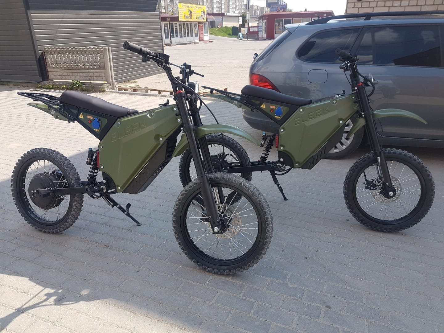 I militari ucraini usano le bici elettriche ELEEK Atom nella parte anteriore I militari ucraini usano le bici elettriche ELEEK Atom nella parte anteriore