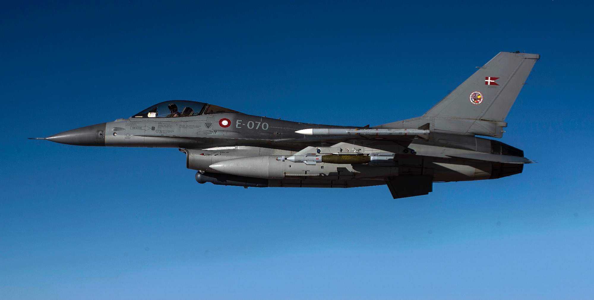 Un filmato unico: Volodymyr Zelensky ha mostrato come i piloti ucraini si sottopongono a un programma di addestramento per operare con i caccia F-16 Fighting Falcon in Danimarca Un filmato unico: Volodymyr Zelensky ha mostrato come i piloti ucraini si sottopongono a un programma di addestramento per operare con i caccia F-16 Fighting Falcon in Danimarca