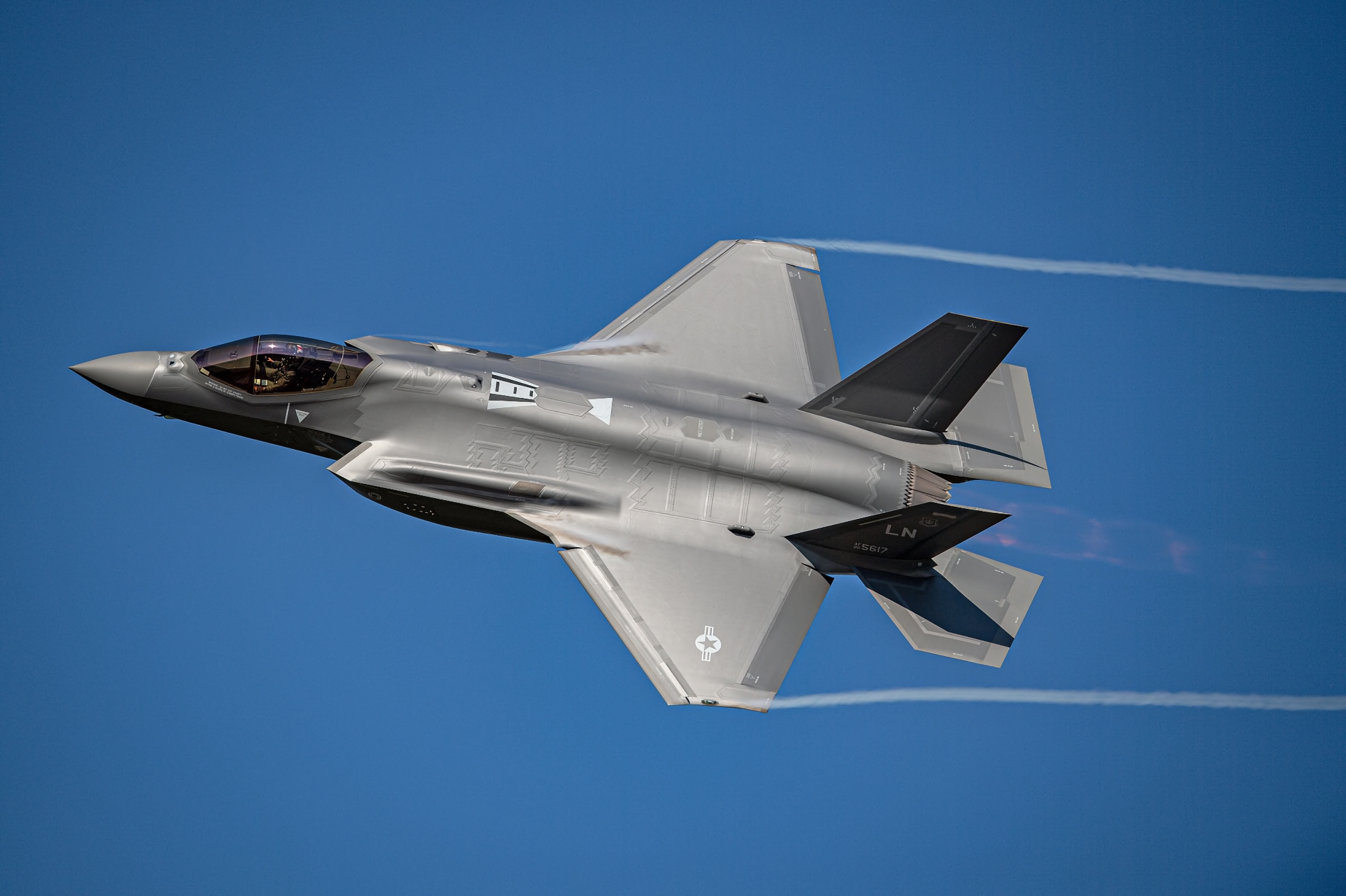 Contratto da 5,62 miliardi di dollari: la Repubblica Ceca firma un contratto per l'acquisto di 24 caccia di quinta generazione F-35A Contratto da 5,62 miliardi di dollari: la Repubblica Ceca firma un contratto per l'acquisto di 24 caccia di quinta generazione F-35A