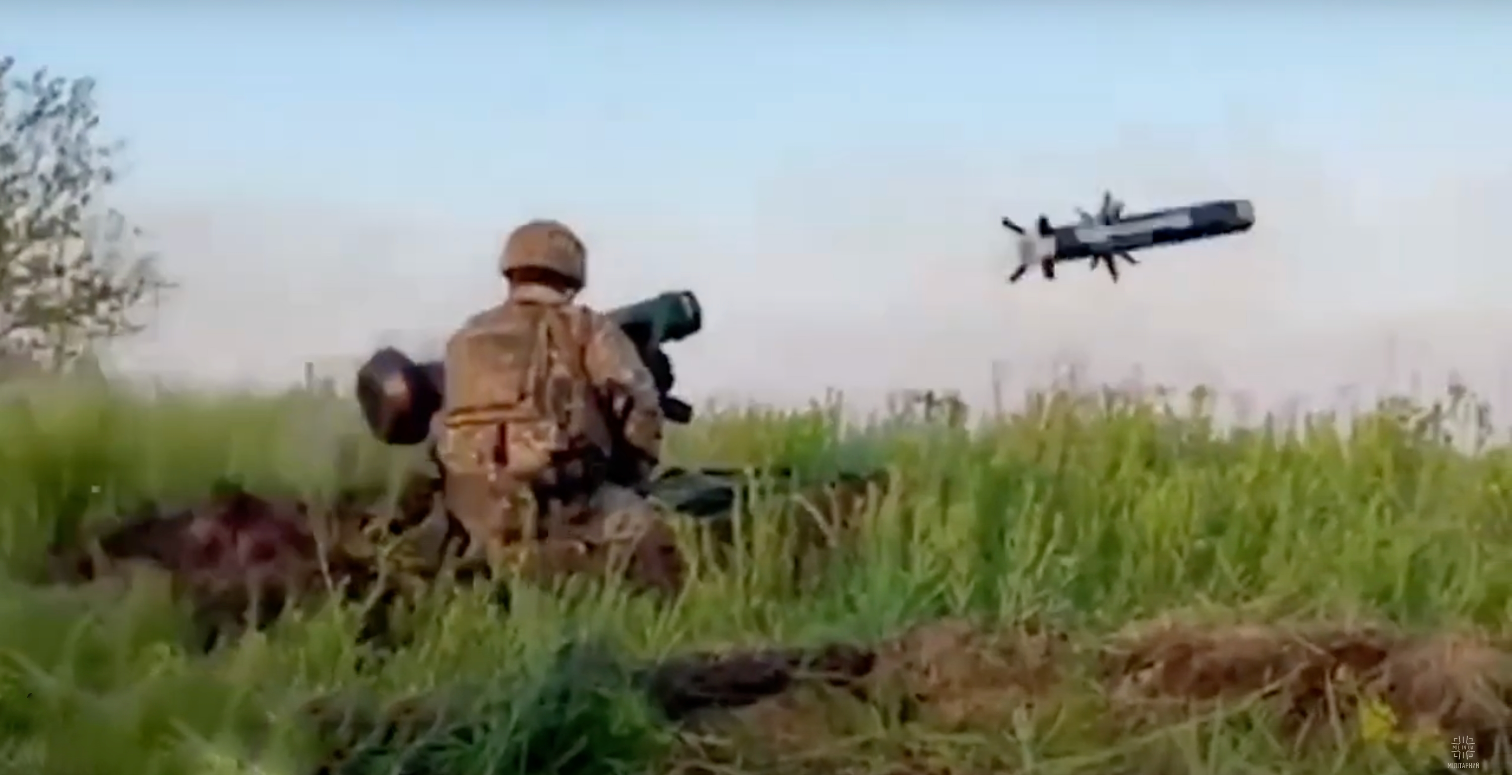 Le forze armate dell'Ucraina hanno mostrato come hanno distrutto il BMP-2 russo con l'aiuto di Javelin (video) Le forze armate dell'Ucraina hanno mostrato come hanno distrutto il BMP-2 russo con l'aiuto di Javelin (video)