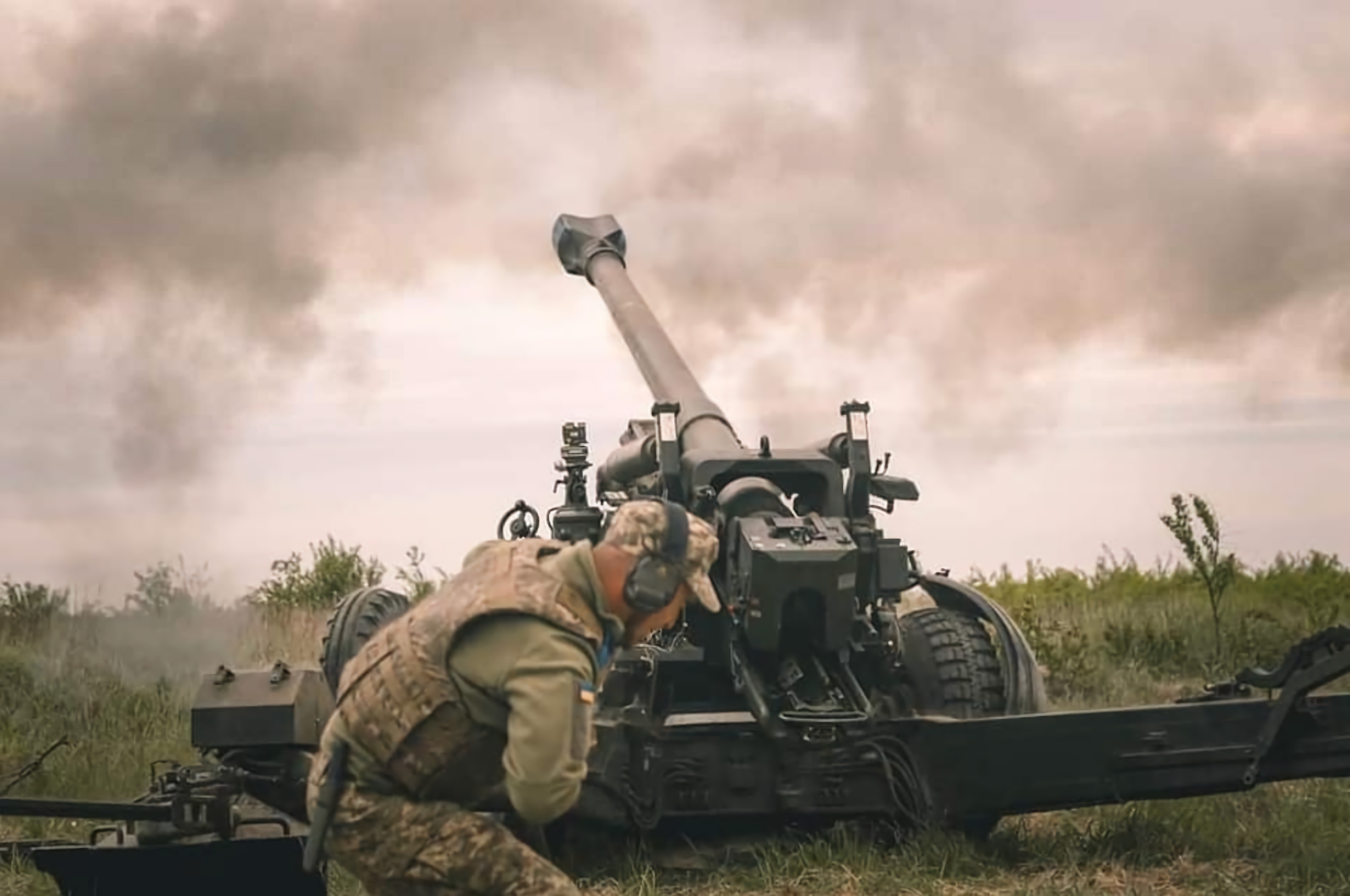 Le forze armate ucraine hanno mostrato come usano gli obici FH70 da 155 mm nella parte anteriore (video) Le forze armate ucraine hanno mostrato come usano gli obici FH70 da 155 mm nella parte anteriore (video)
