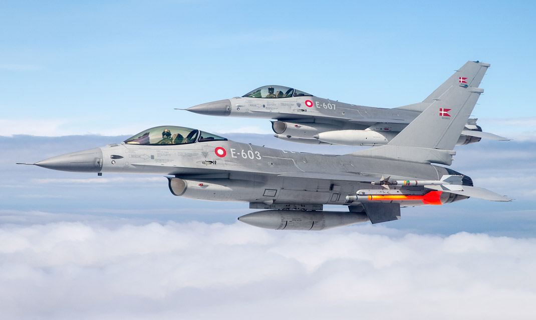 La Danimarca accetta di consegnare all'Ucraina i caccia statunitensi F-16 di quarta generazione, ma a una condizione