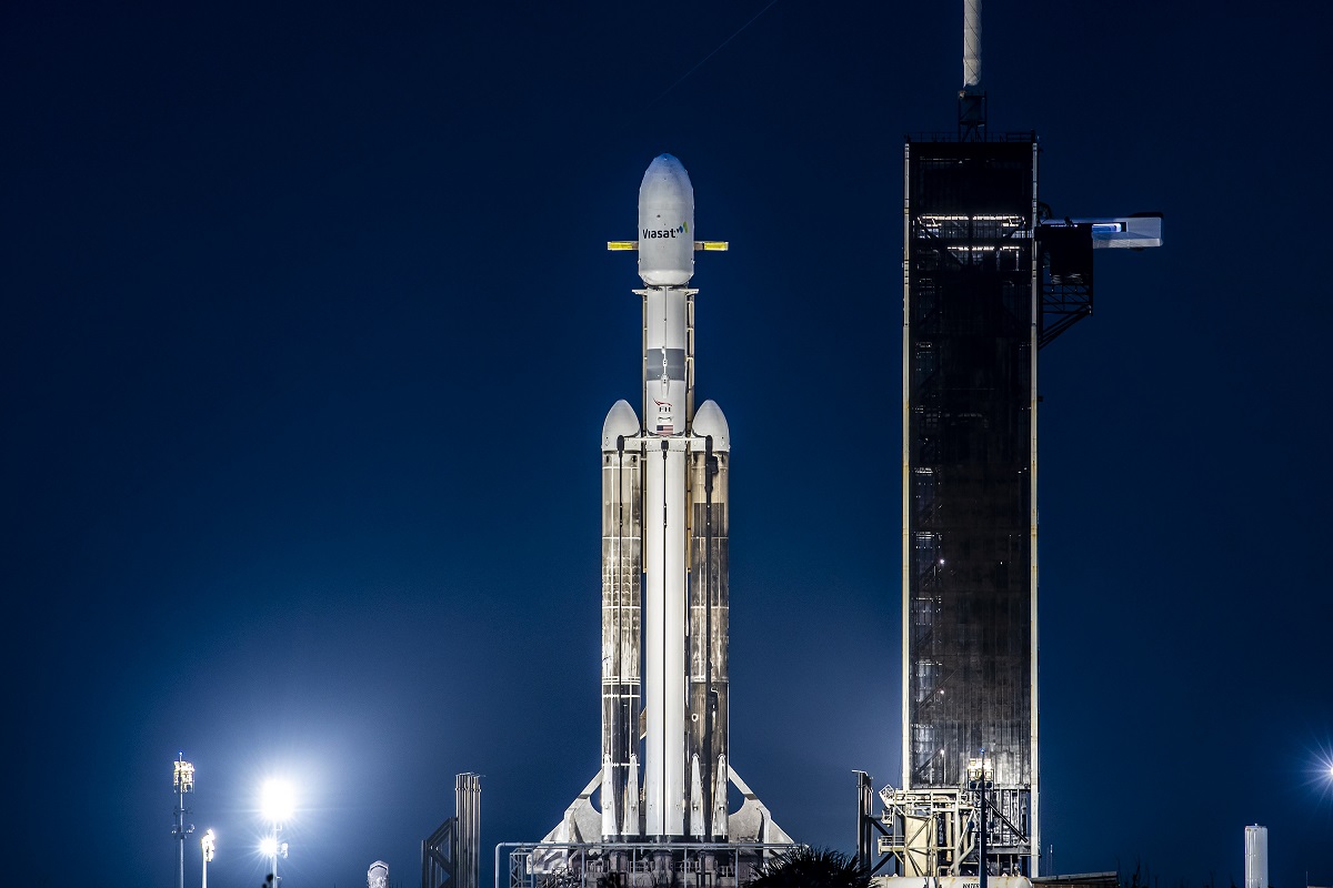 Falcon Heavy completa con successo la sesta missione della sua storia - SpaceX invia tre satelliti nello spazio Falcon Heavy completa con successo la sesta missione della sua storia - SpaceX invia tre satelliti nello spazio