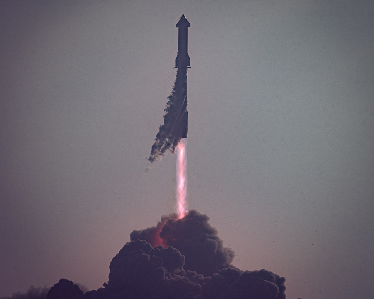L'astronave non voleva autodistruggersi e ha continuato a volare per 40 secondi dopo aver ricevuto il segnale di autodistruzione. L'astronave non voleva autodistruggersi e ha continuato a volare per 40 secondi dopo aver ricevuto il segnale di autodistruzione.