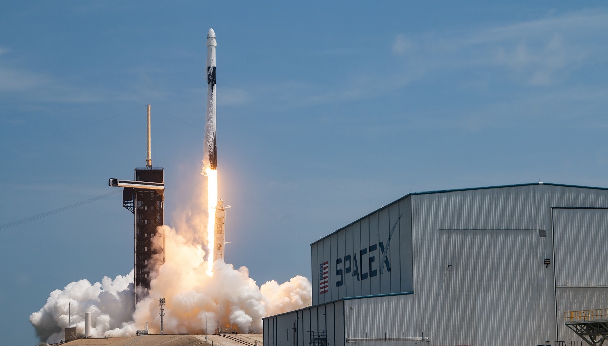 SpaceX manda in orbita il Cargo Dragon che trasporta provviste e attrezzature per la ricerca SpaceX manda in orbita il Cargo Dragon che trasporta provviste e attrezzature per la ricerca