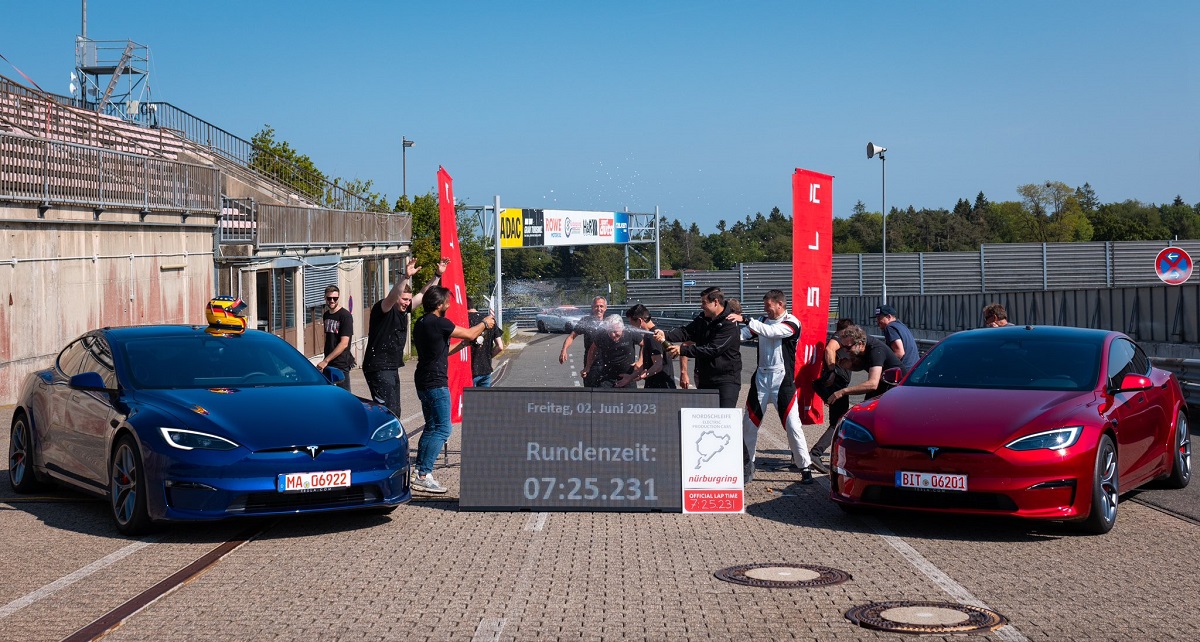 La Tesla Model S Plaid stabilisce il nuovo record di pista al Nürburgring, battendo di 8 secondi la Porsche Taycan Turbo S La Tesla Model S Plaid stabilisce il nuovo record di pista al Nürburgring, battendo di 8 secondi la Porsche Taycan Turbo S