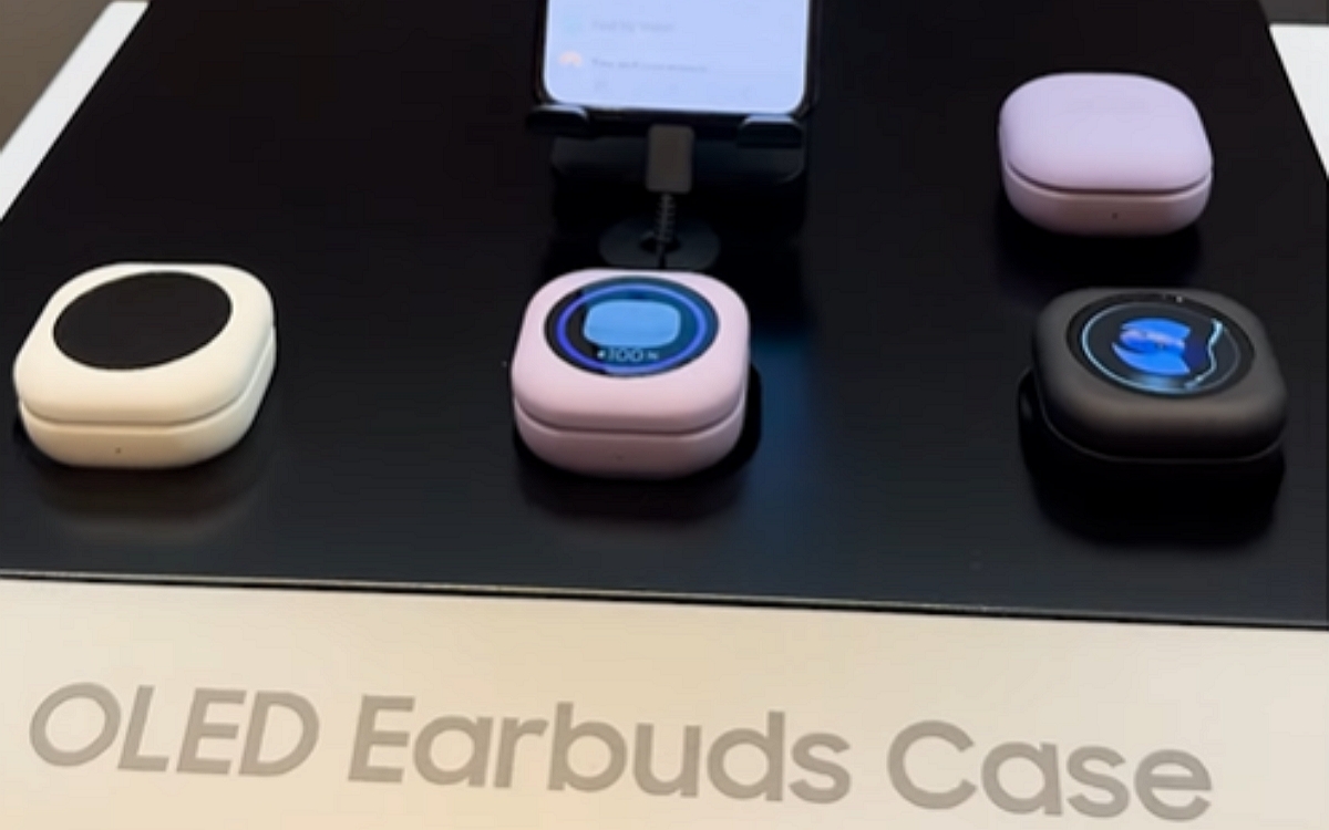 Samsung ha svelato una custodia per cuffie Galaxy Buds con display OLED Samsung ha svelato una custodia per cuffie Galaxy Buds con display OLED
