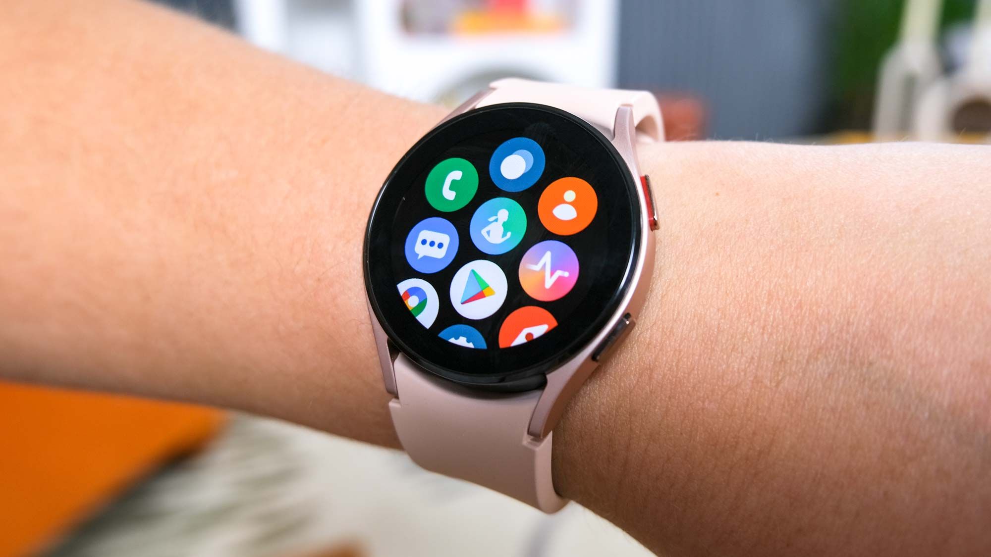 Lavorare sui bug: Galaxy Watch 4 riceve un nuovo aggiornamento software Lavorare sui bug: Galaxy Watch 4 riceve un nuovo aggiornamento software