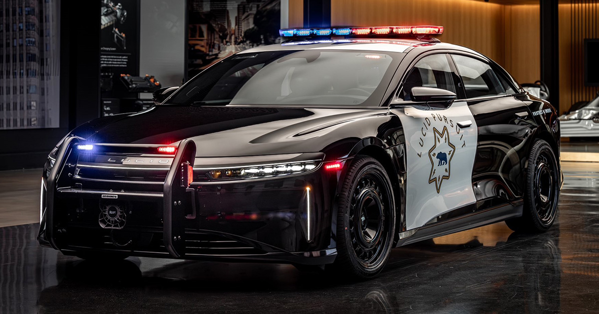 La polizia stradale della California ha testato la Lucid Pursuit, una versione speciale dell'auto elettrica Lucid Air, che costa 70.000 dollari in versione civile. La polizia stradale della California ha testato la Lucid Pursuit, una versione speciale dell'auto elettrica Lucid Air, che costa 70.000 dollari in versione civile.