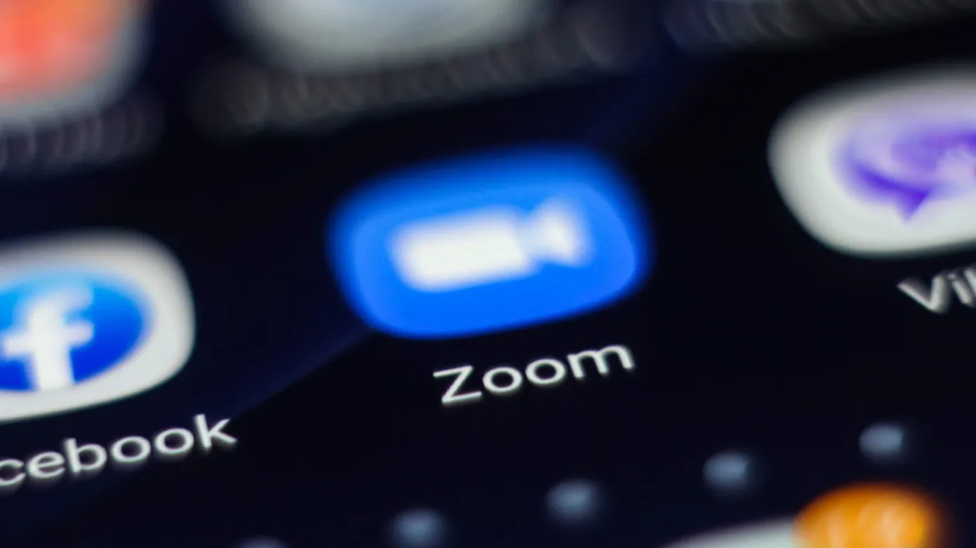 Zoom ha presentato uno strumento basato sull'intelligenza artificiale in grado di riassumere le riunioni e di scrivere messaggi Zoom ha presentato uno strumento basato sull'intelligenza artificiale in grado di riassumere le riunioni e di scrivere messaggi