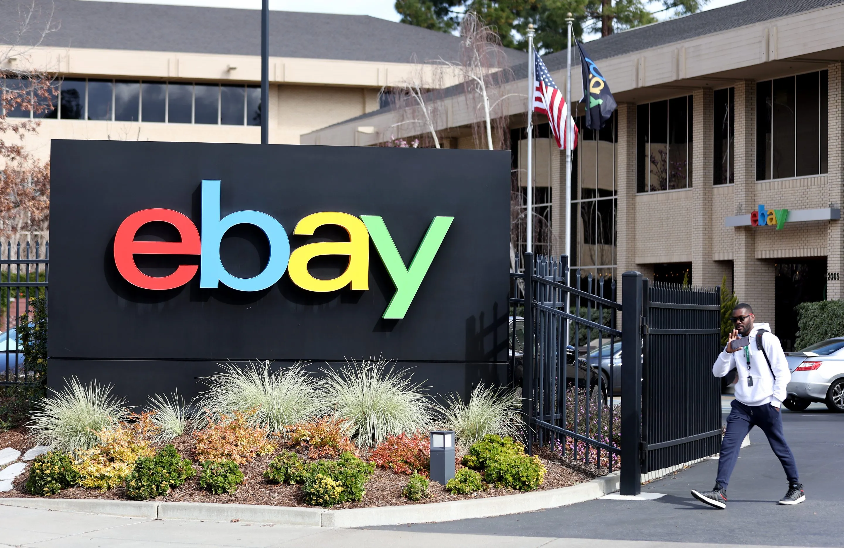 Il logo di eBay: Le origini e l'evoluzione di un marchio iconico