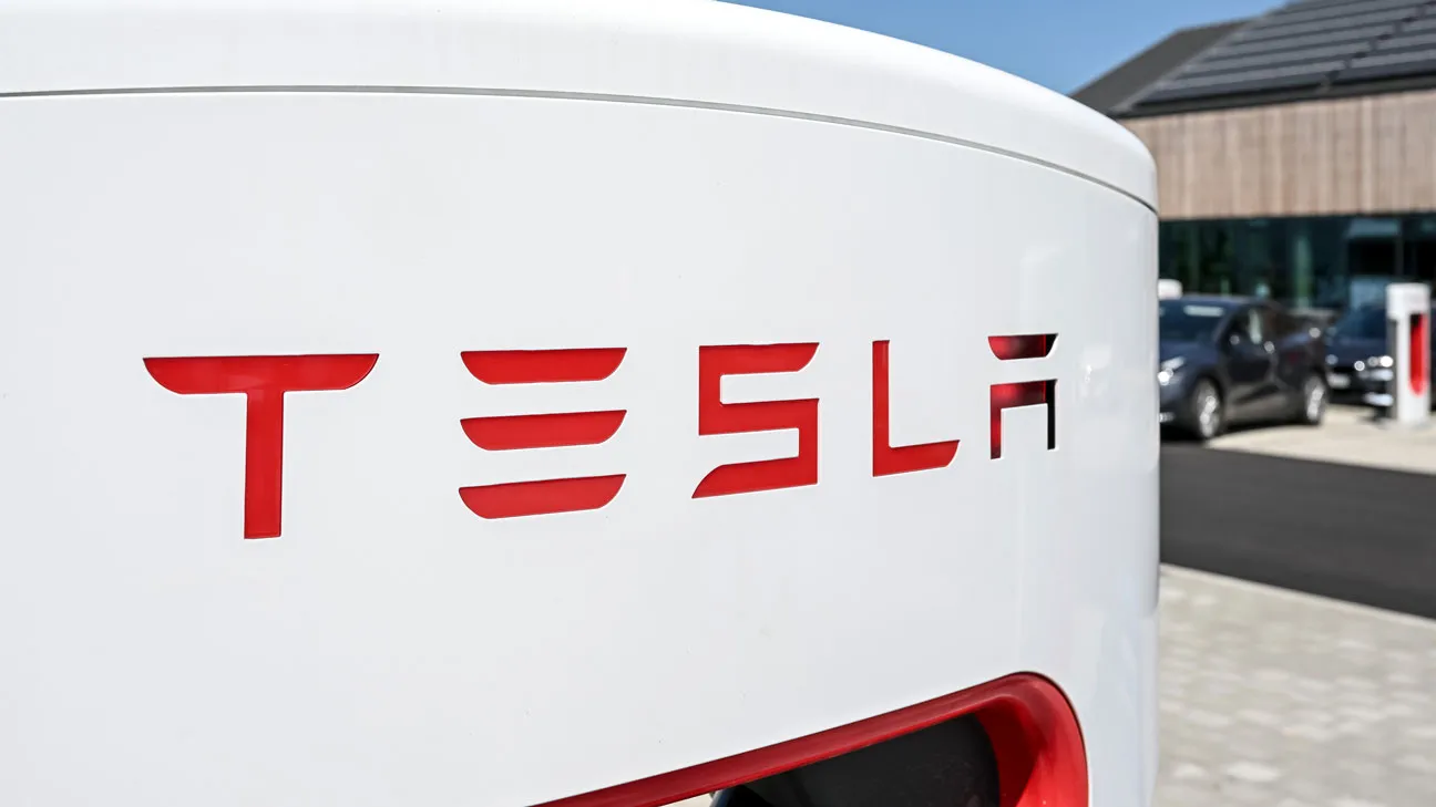 Tesla ha abbassato il prezzo della versione beta di Full Self-Driving a 12.000 dollari Tesla ha abbassato il prezzo della versione beta di Full Self-Driving a 12.000 dollari