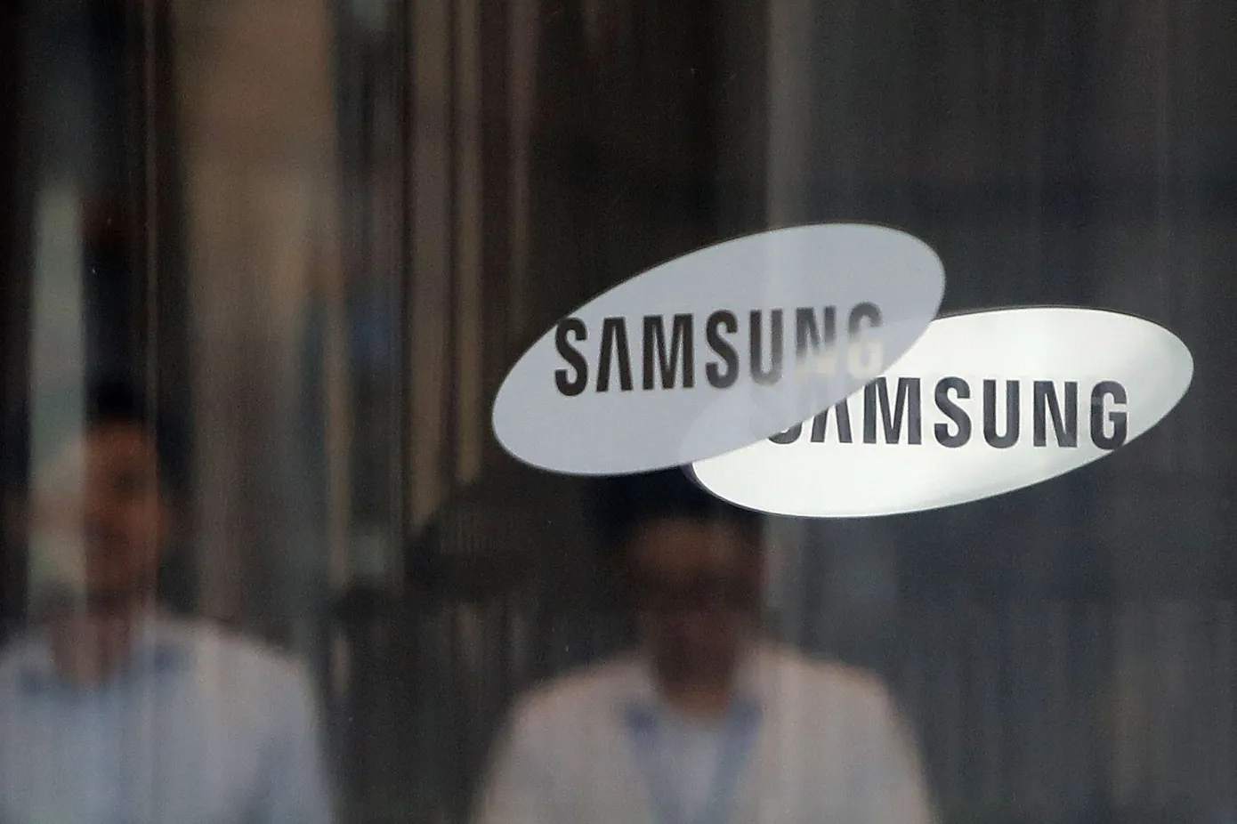Samsung taglierà la produzione di chip di memoria e si concentrerà sui chip ad alta tecnologia per l'intelligenza artificiale Samsung taglierà la produzione di chip di memoria e si concentrerà sui chip ad alta tecnologia per l'intelligenza artificiale