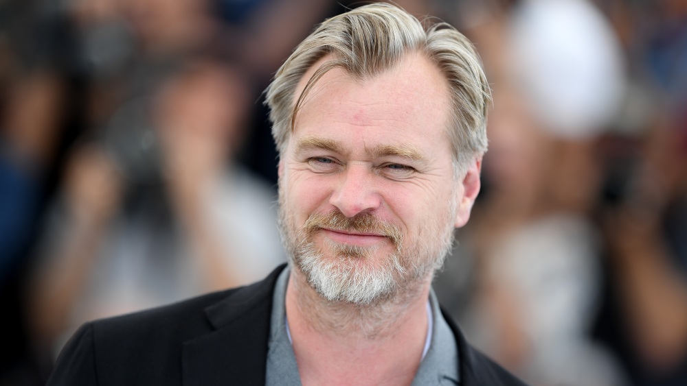 Christopher Nolan definisce l'intelligenza artificiale una minaccia per i giornalisti perché la stampa ha ignorato i pericoli della tecnologia per molti anni