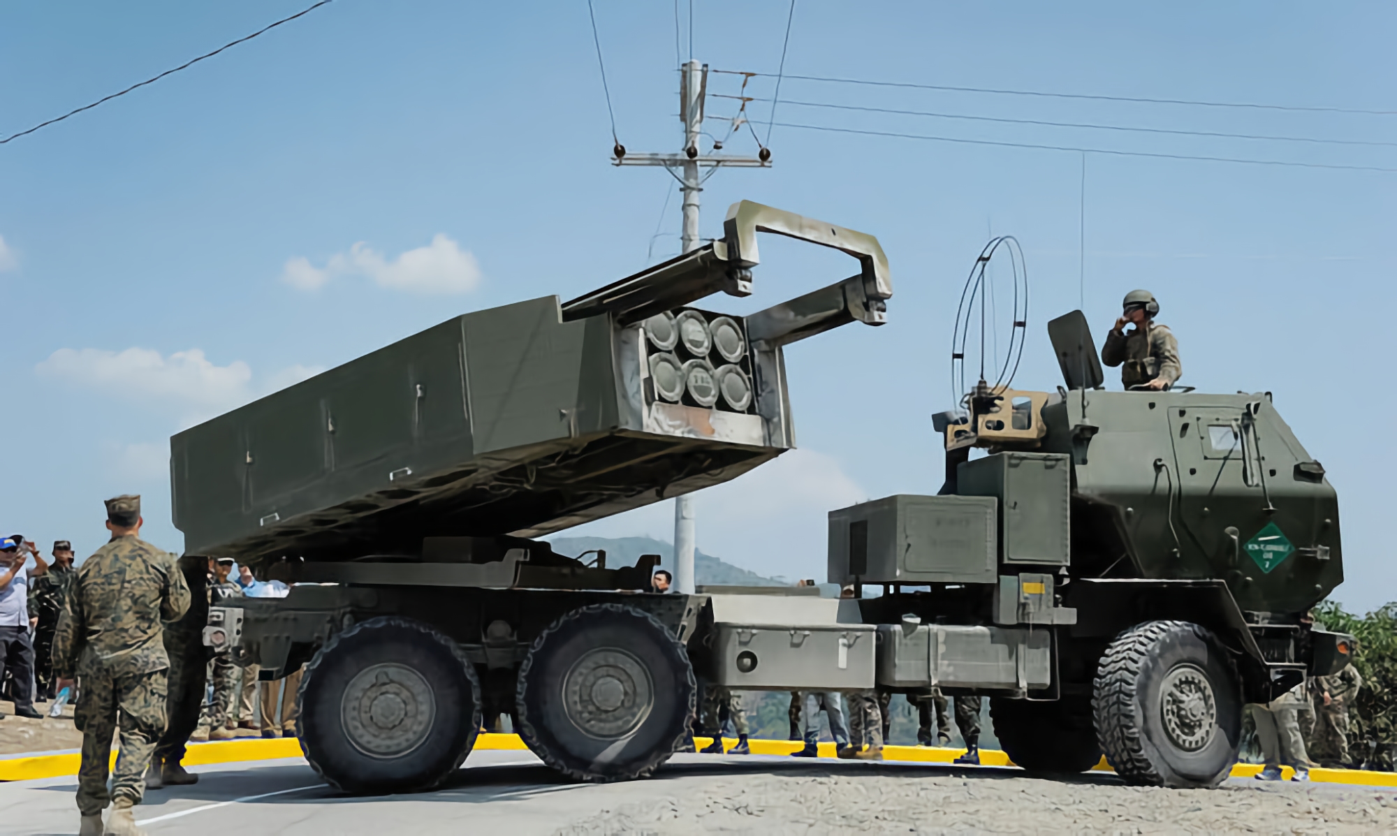 HIMARS MLRS, motovedette e proiettili di artiglieria: gli Usa annunciano un nuovo pacchetto di aiuti militari per l'Ucraina HIMARS MLRS, motovedette e proiettili di artiglieria: gli Usa annunciano un nuovo pacchetto di aiuti militari per l'Ucraina