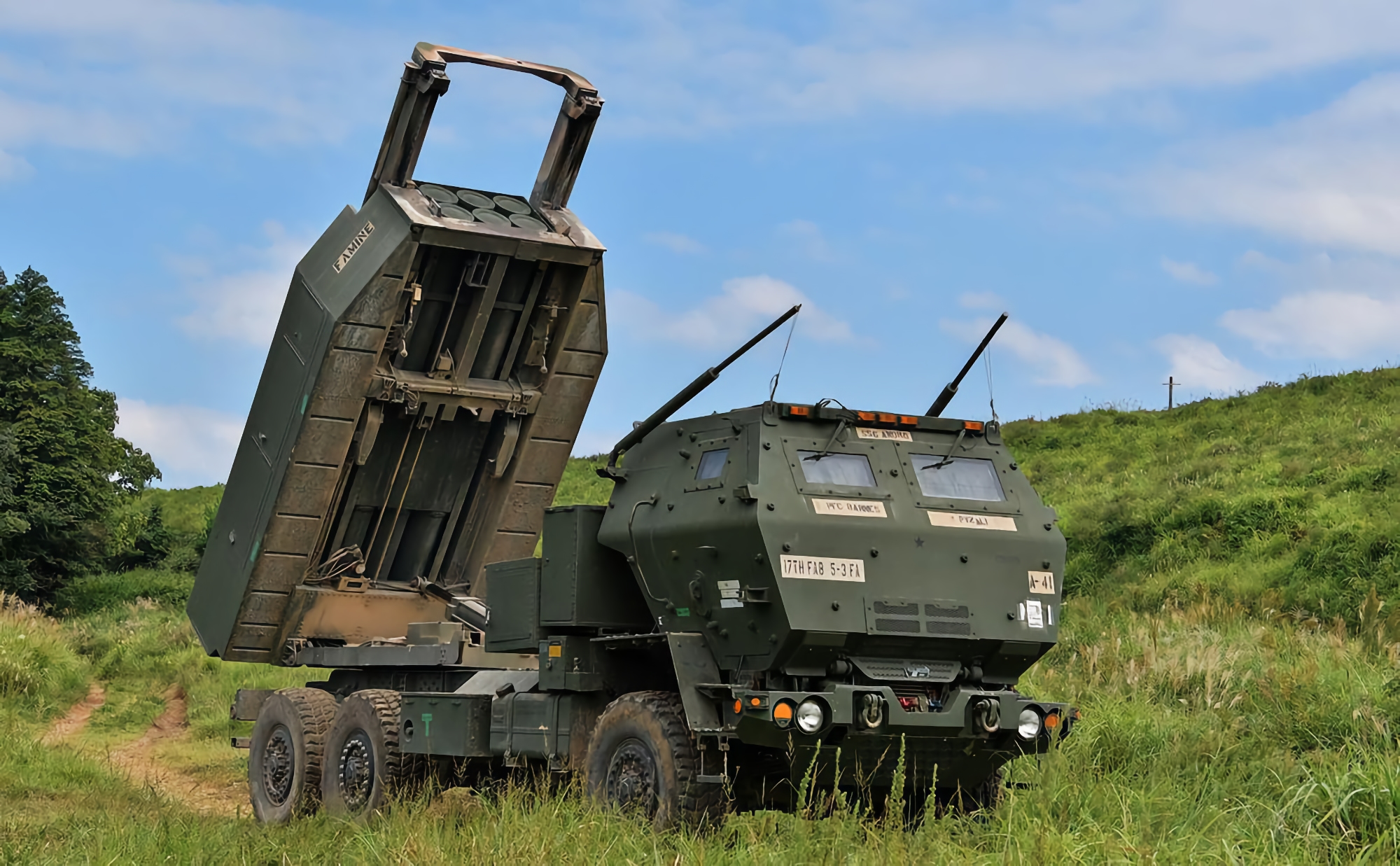 Le forze armate ucraine hanno realizzato repliche in legno di HIMARS e hanno costretto i russi a spendere 10 missili da crociera del valore di $ 65.000.000 su di essi Le forze armate ucraine hanno realizzato repliche in legno di HIMARS e hanno costretto i russi a spendere 10 missili da crociera del valore di $ 65.000.000 su di essi