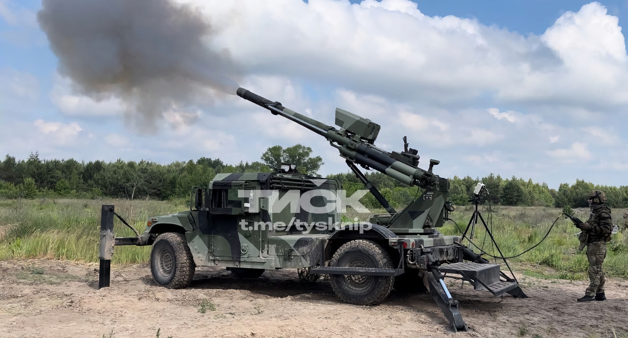 L'Ucraina ha ricevuto in servizio un obice sperimentale Hawkeye da 105 mm sul telaio dell'HMMWV M1152. L'Ucraina ha ricevuto in servizio un obice sperimentale Hawkeye da 105 mm sul telaio dell'HMMWV M1152.
