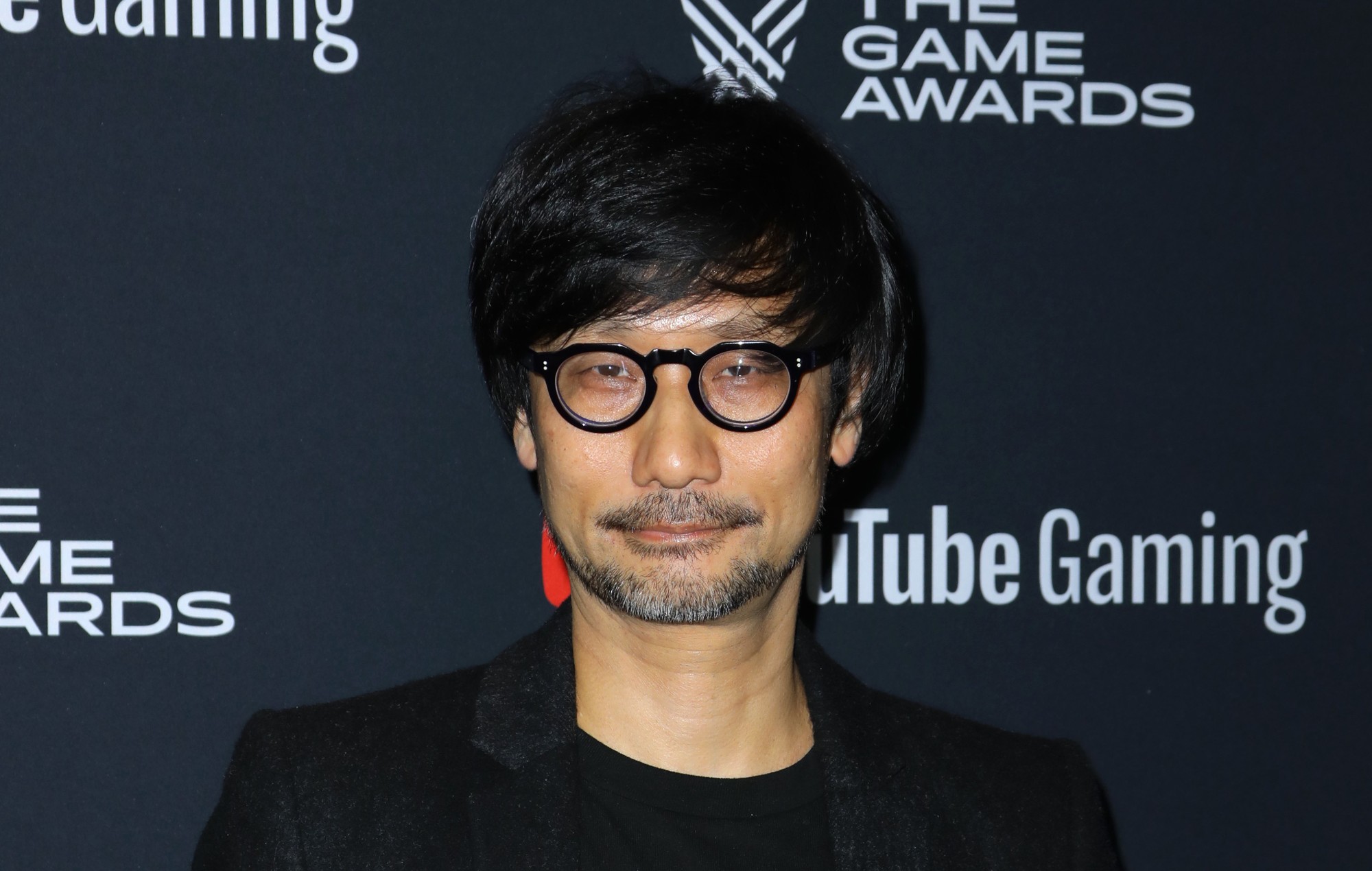 Hideo Kojima ha espresso il desiderio di lasciare la Terra per "creare un gioco che possa essere giocato nello spazio". Hideo Kojima ha espresso il desiderio di lasciare la Terra per "creare un gioco che possa essere giocato nello spazio".