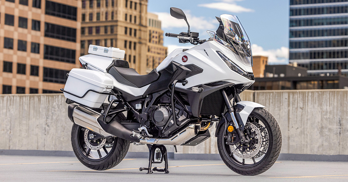 La pattuglia autostradale rivisitata: Presentazione del modello di polizia Honda NT1100 Honda NT1100: la nuova scelta per le forze dell'ordine
