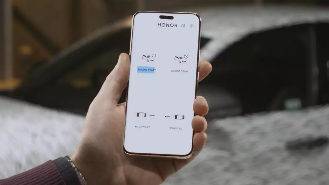 Lo smartphone Honor Magic 6 Pro consente di controllare a distanza l'auto con uno sguardo Lo smartphone Honor Magic 6 Pro consente di controllare a distanza l'auto con uno sguardo
